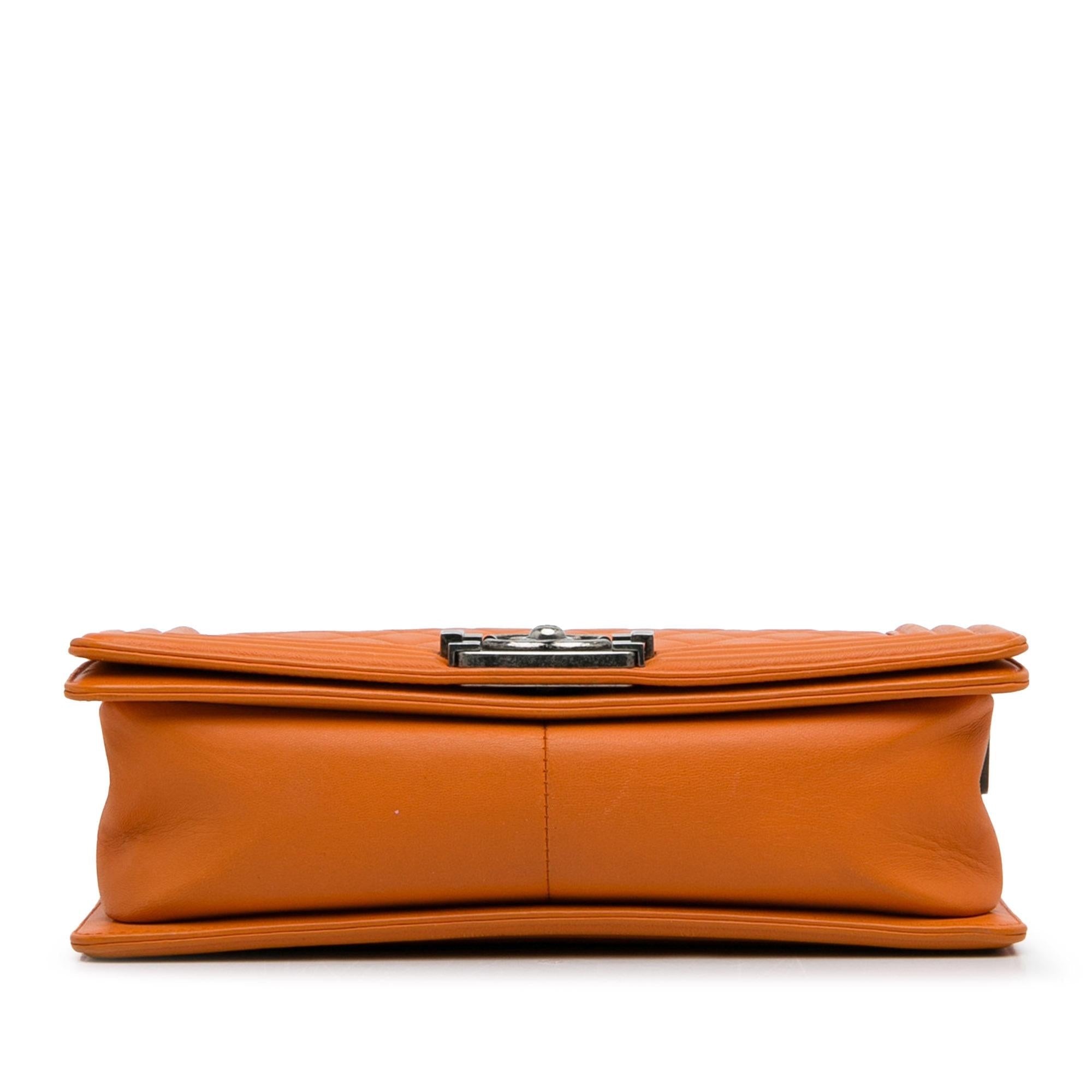 Chanel Medium Lambskin Boy Flap (SHG-yq2bEE)