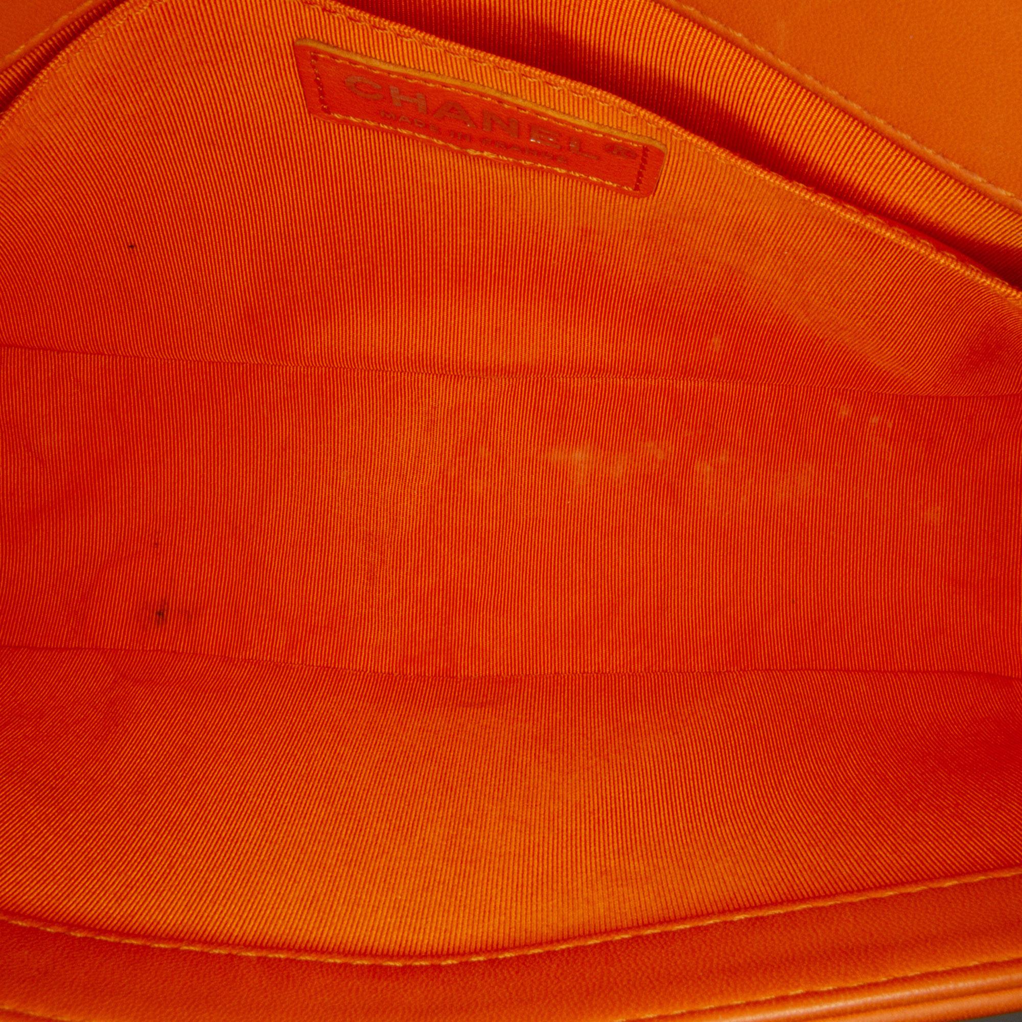 Chanel Medium Lambskin Boy Flap (SHG-yq2bEE)
