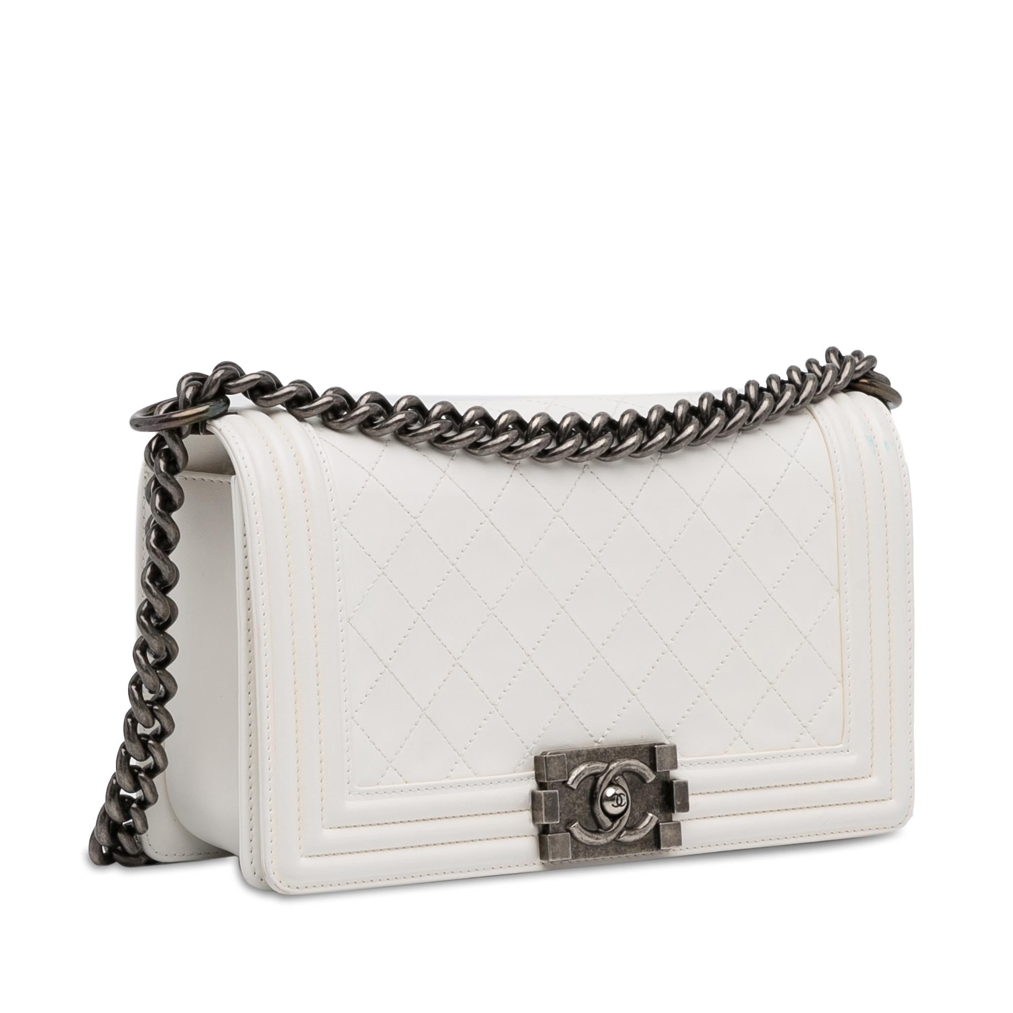 Chanel Medium Lambskin Boy Flap (SHG-1Vev3e)