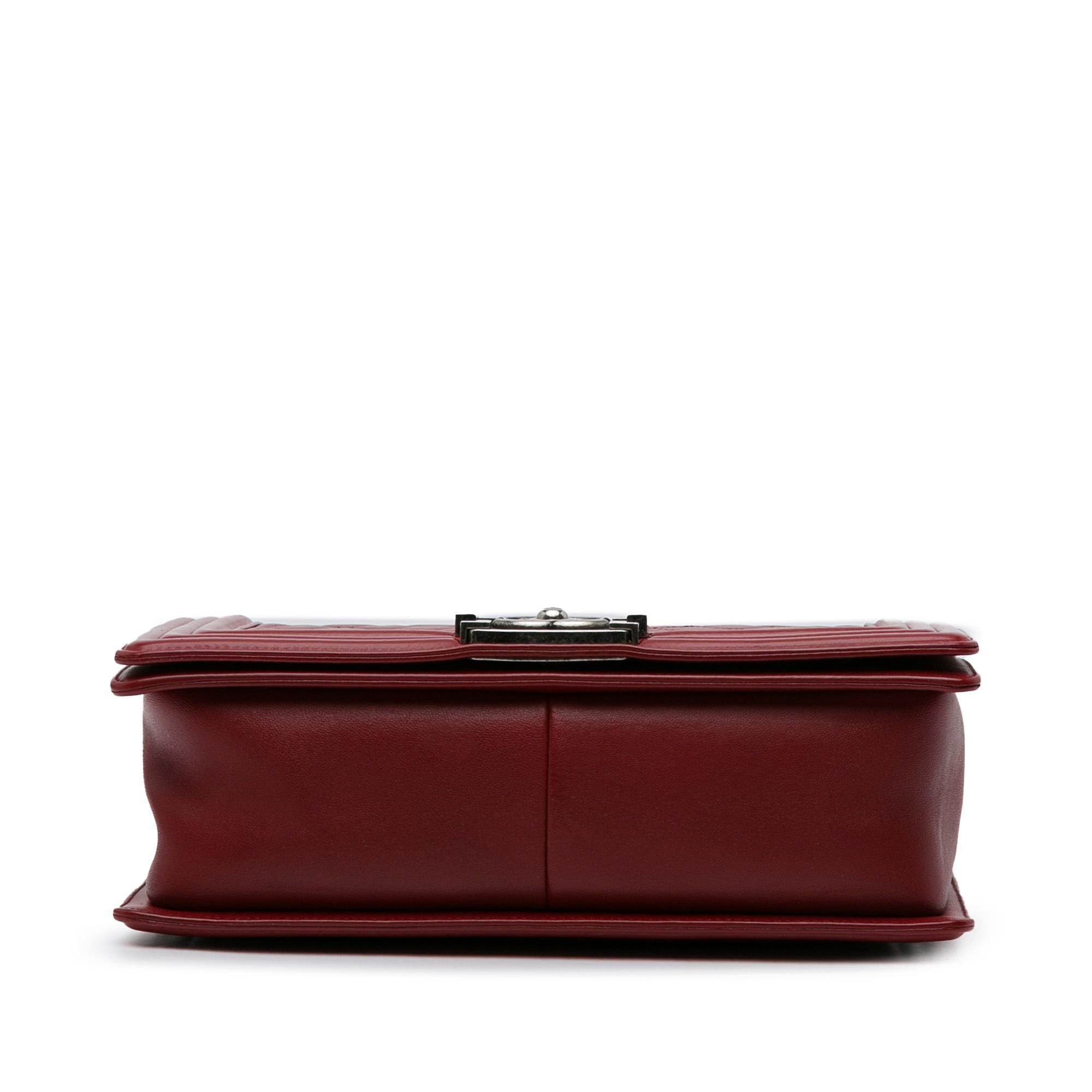 Chanel Medium Lambskin Boy Flap (SHG-xqrGFO)