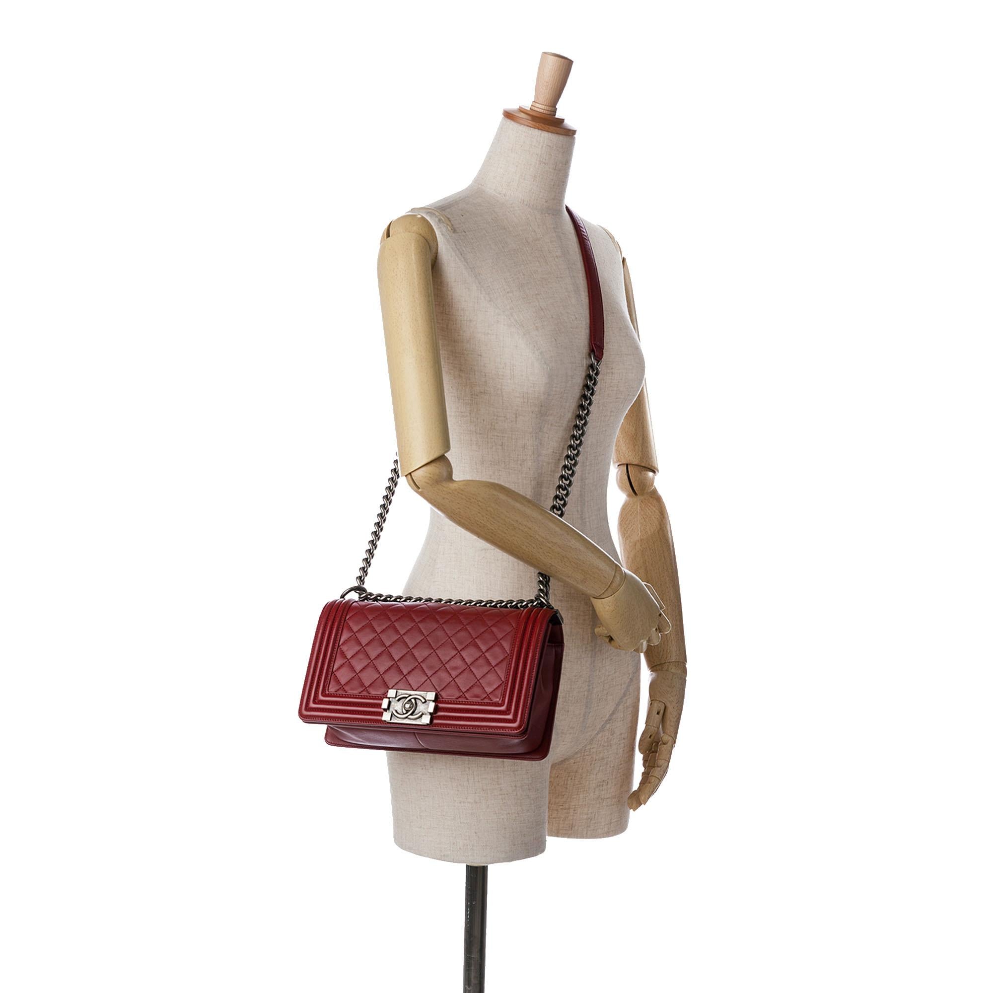 Chanel Medium Lambskin Boy Flap (SHG-xqrGFO)