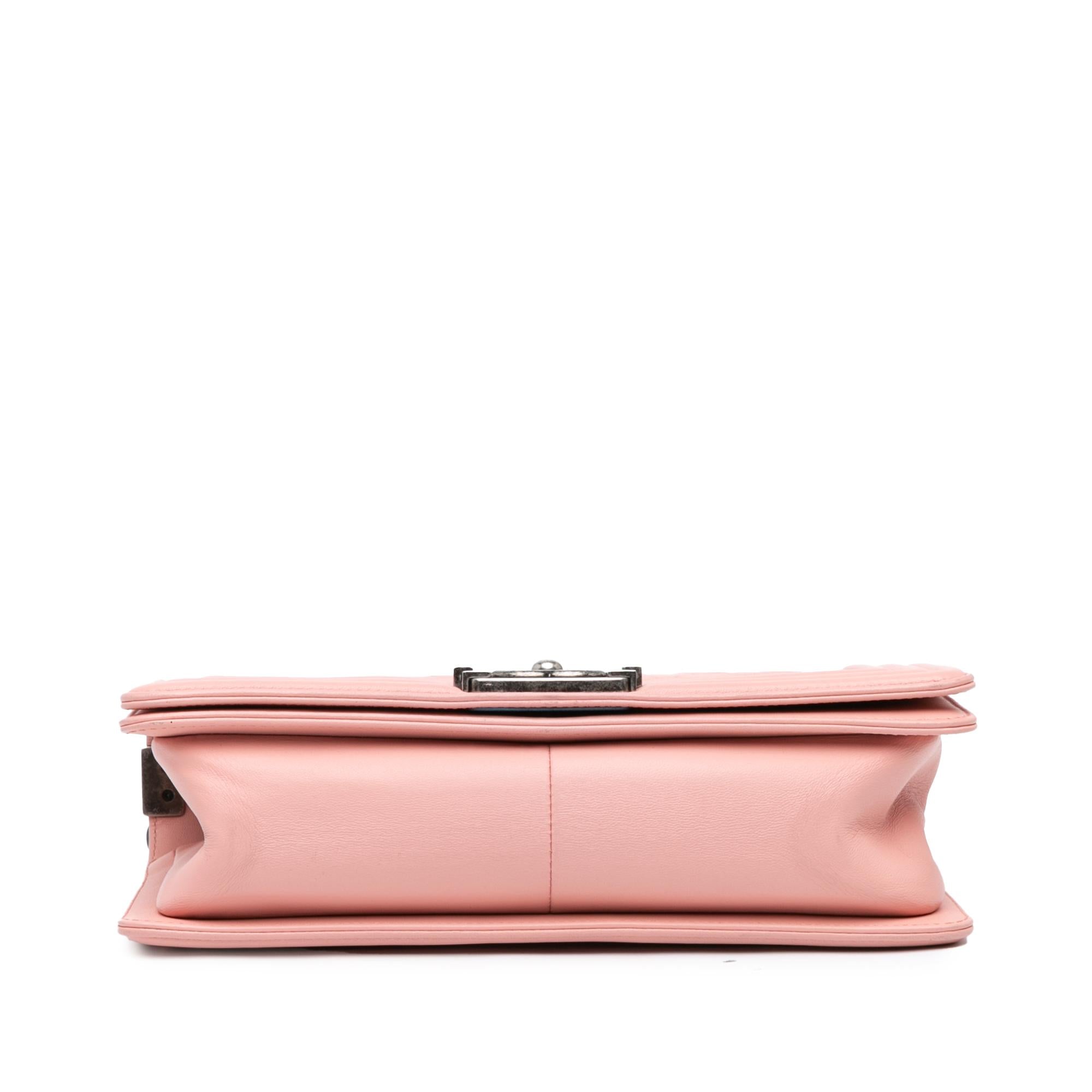 Chanel Medium Lambskin Boy Flap (SHG-Vca7fg)