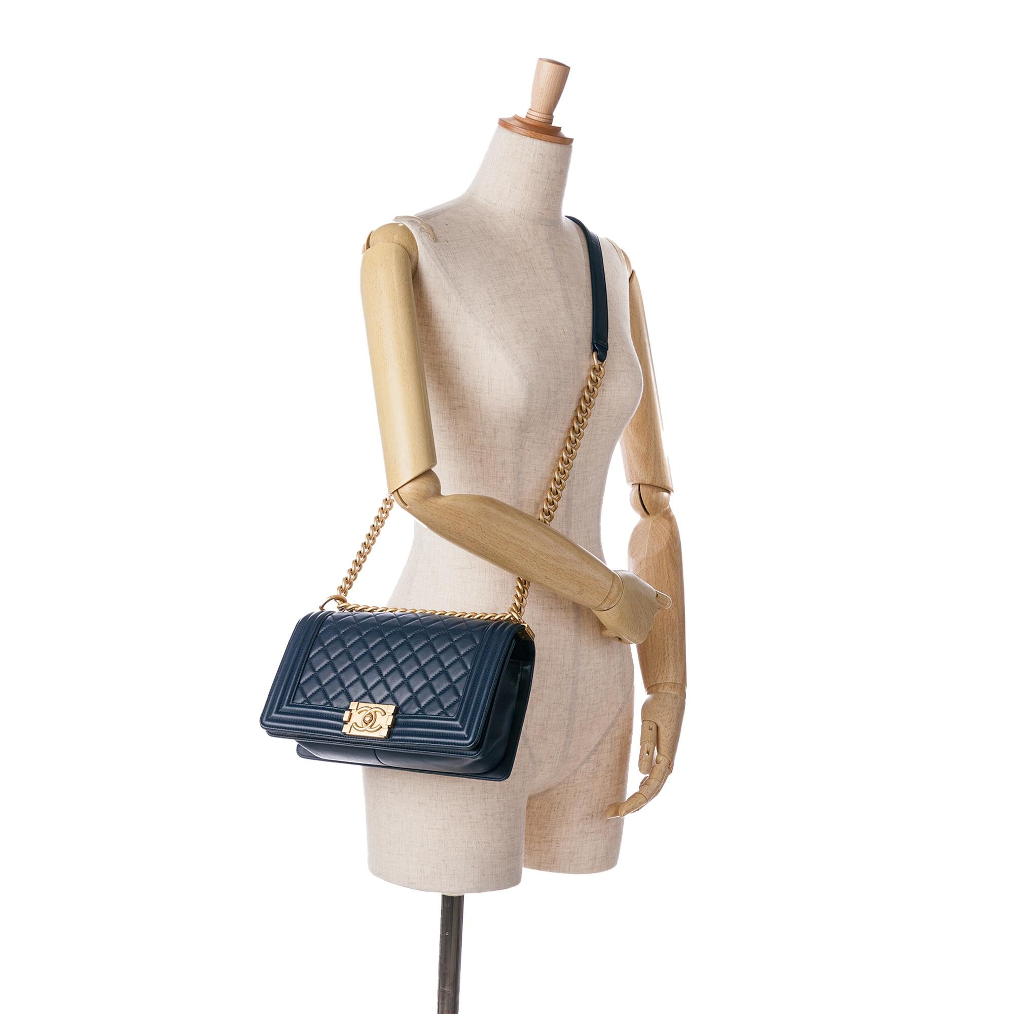 Chanel Medium Lambskin Boy Flap (SHG-ocopwr)