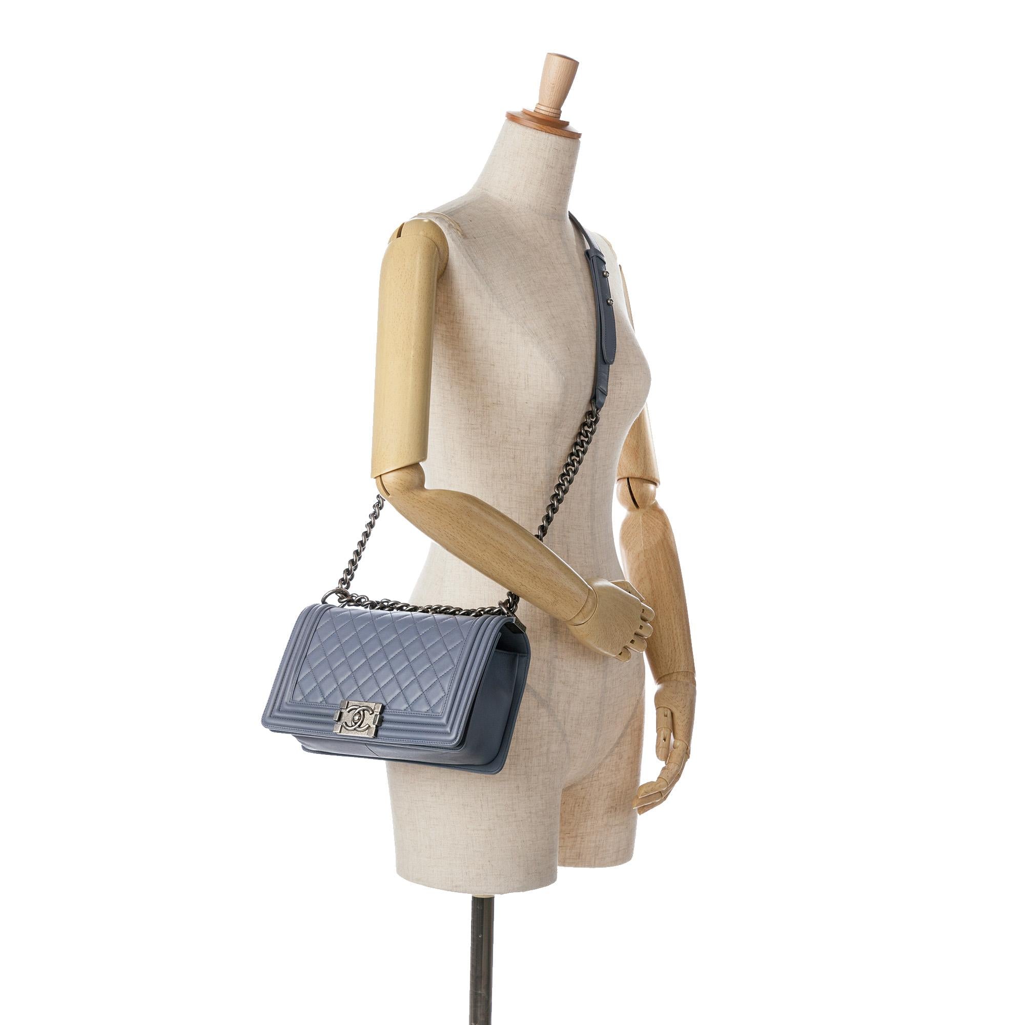 Chanel Medium Lambskin Boy Flap (SHG-EJte0o)