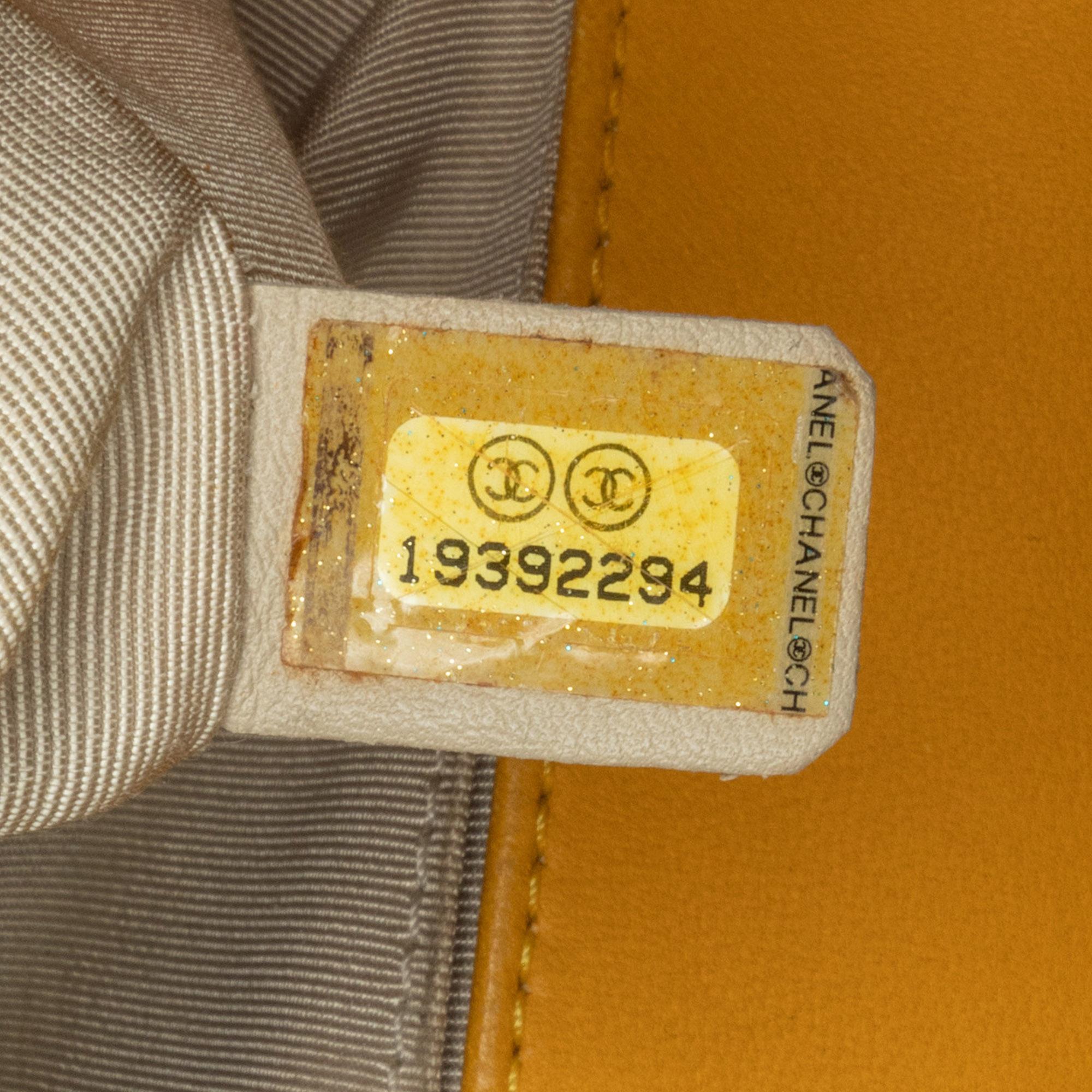 Chanel Medium Lambskin Boy Flap (SHG-uTIxdw)