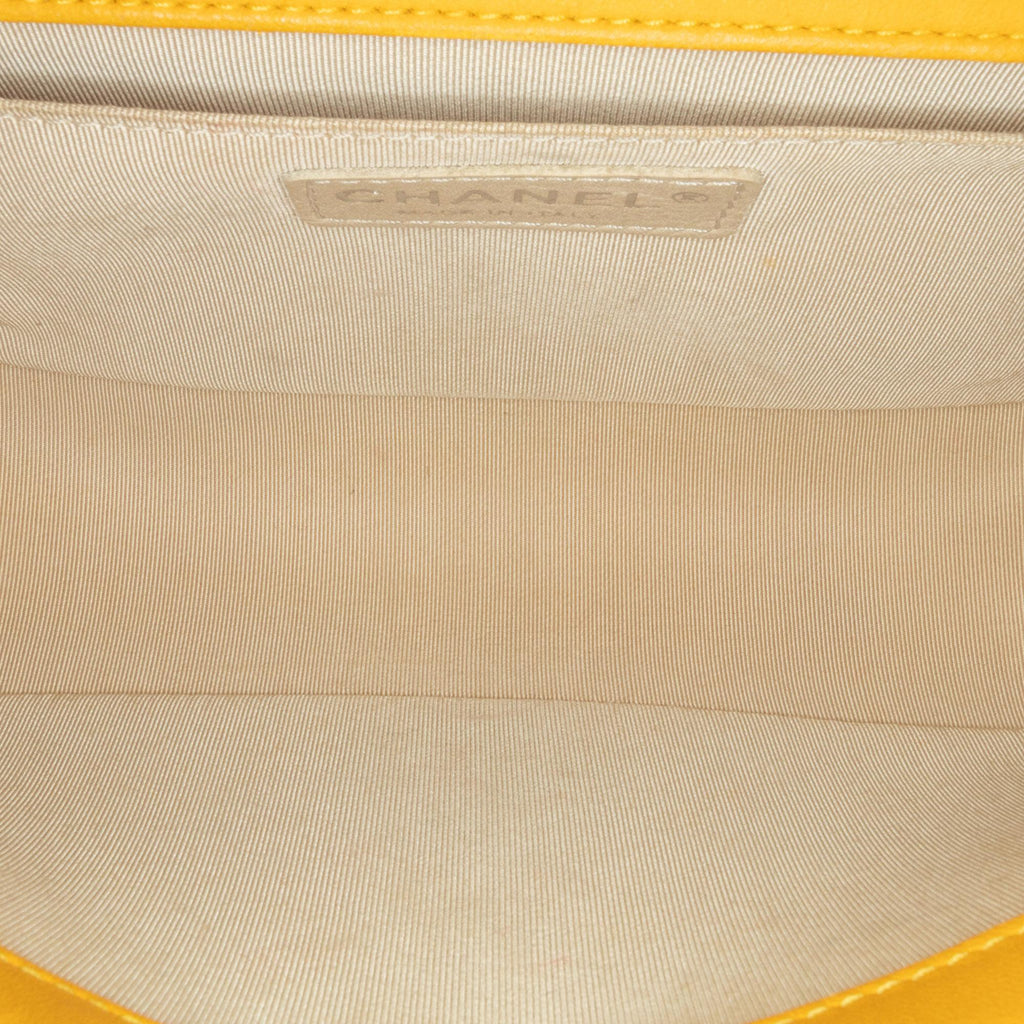 Chanel Medium Lambskin Boy Flap (SHG-uTIxdw)