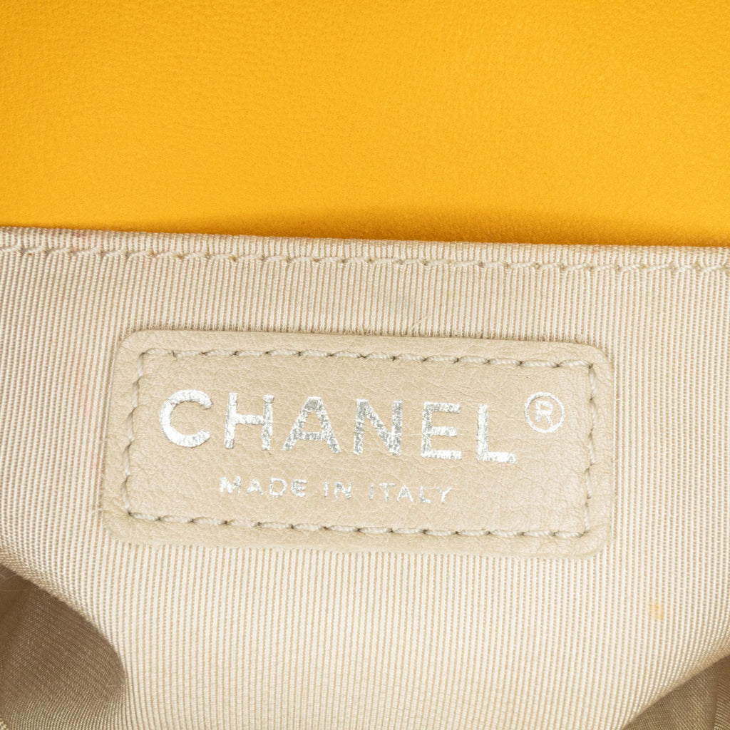 Chanel Medium Lambskin Boy Flap (SHG-uTIxdw)