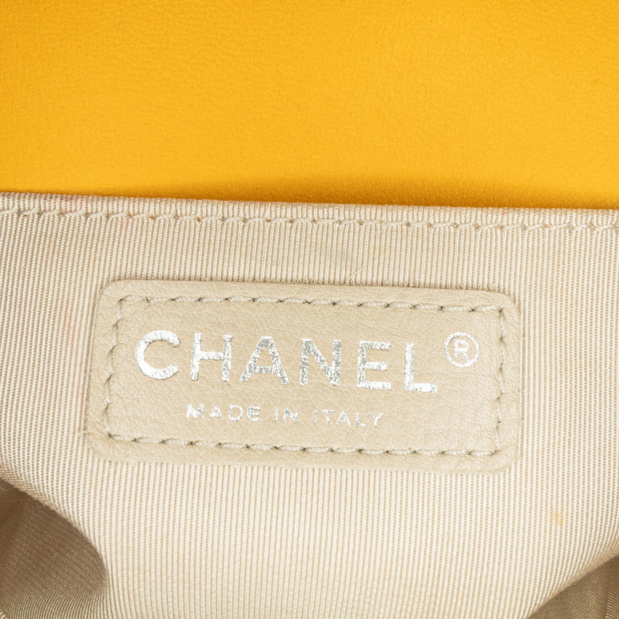 Chanel Medium Lambskin Boy Flap (SHG-uTIxdw)