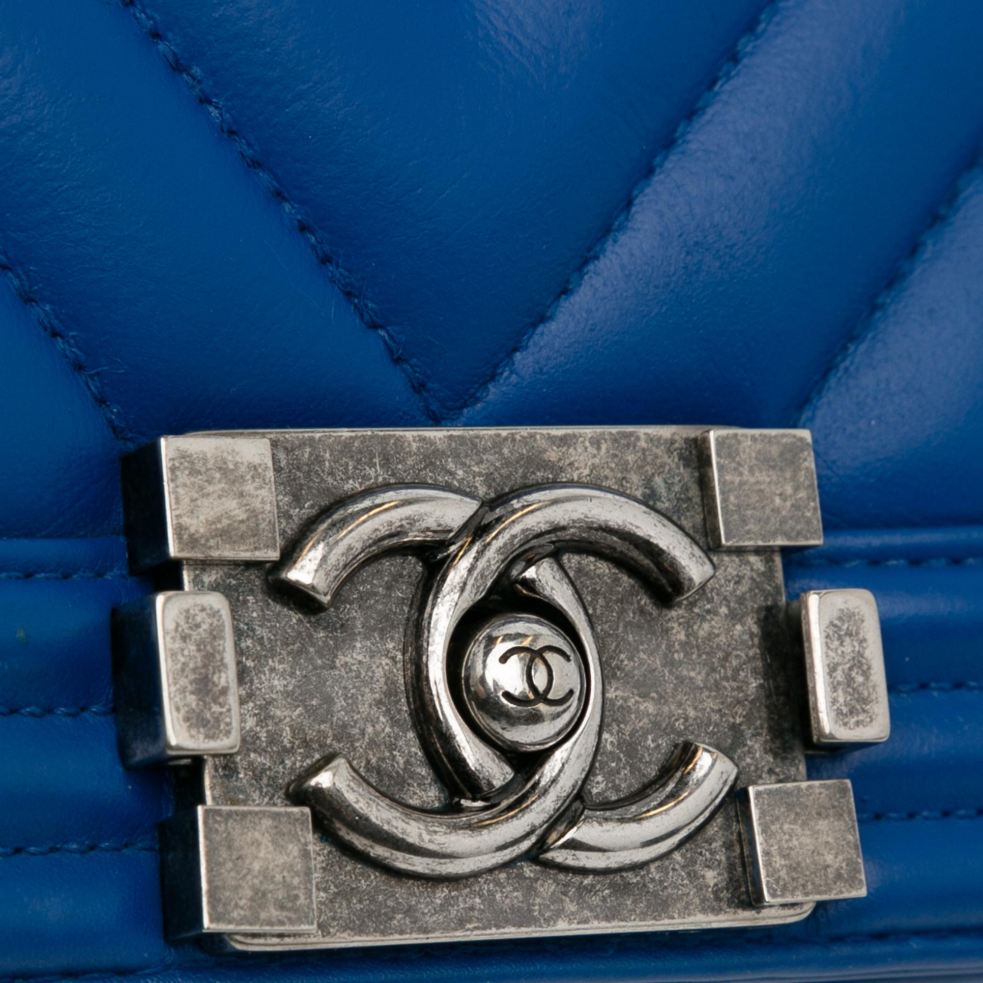 Chanel Medium Lambskin Chevron Boy Flap (SHG-9fPgQE)