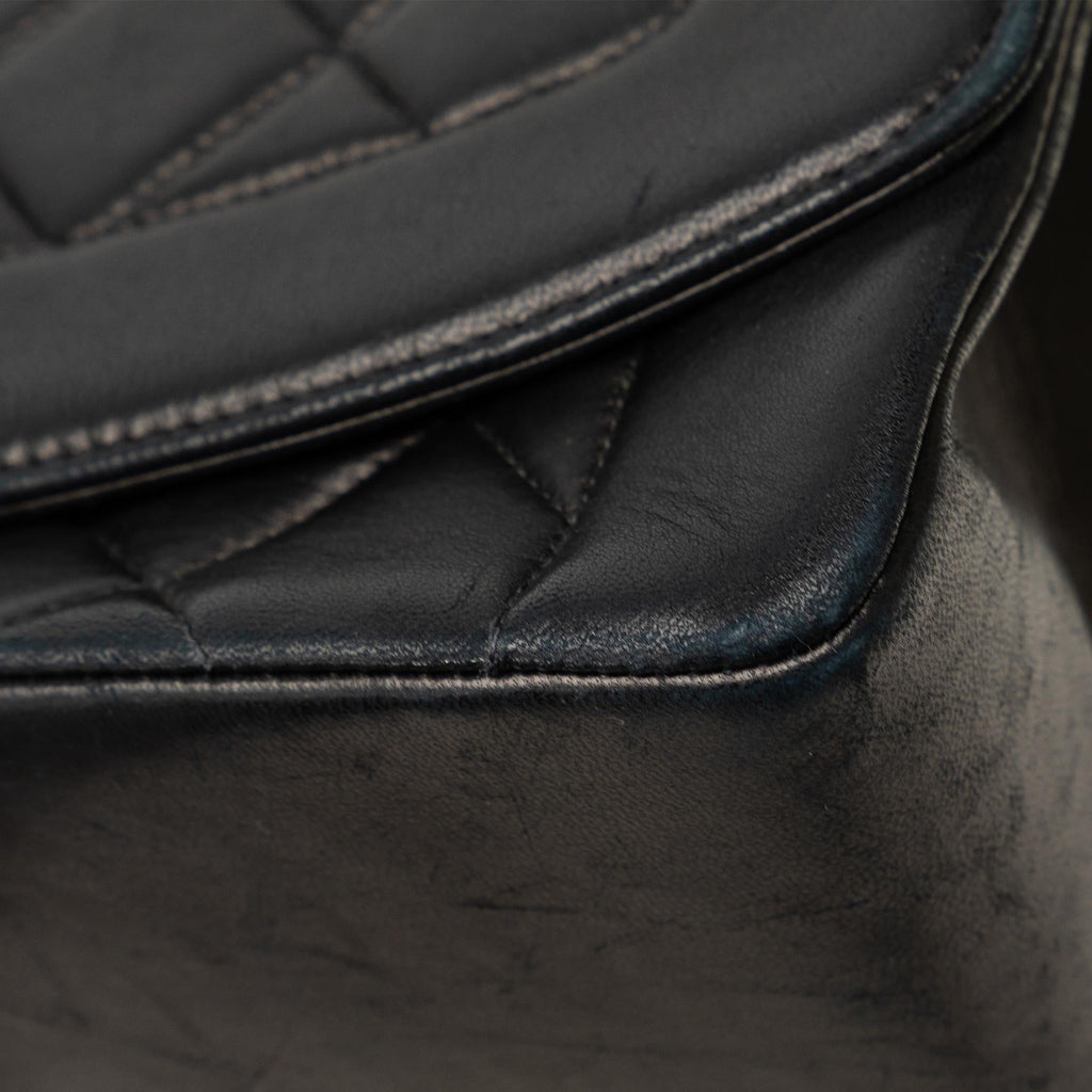 Chanel Medium Lambskin Diana Flap (SHG-CKvSGc)