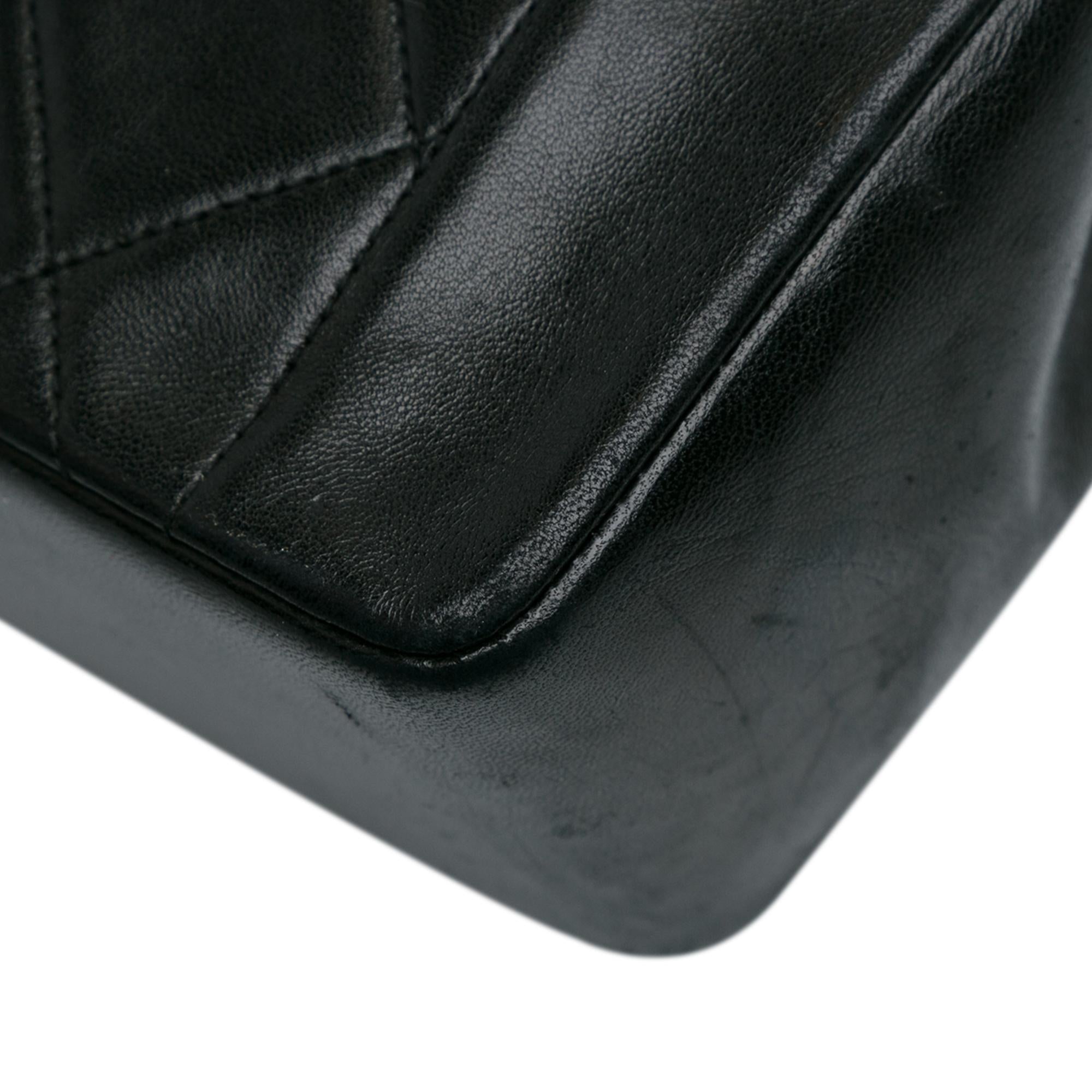 Chanel Medium Lambskin Diana Flap (SHG-YPOPPc)