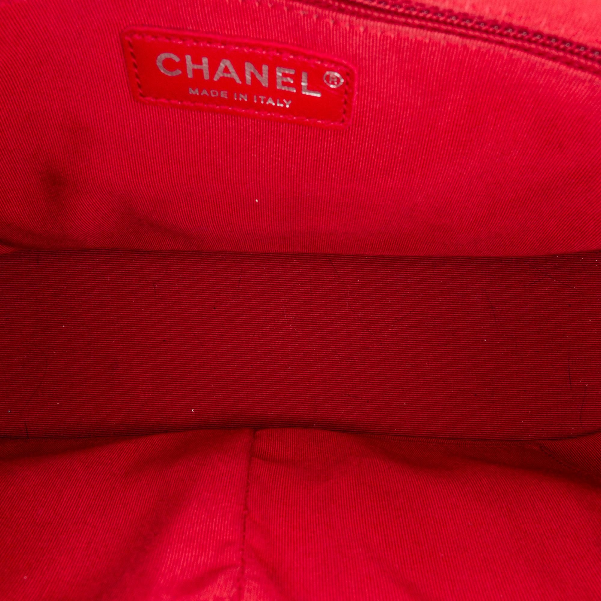 Chanel Medium Lambskin Gabrielle Crossbody (SHG-278ix7)