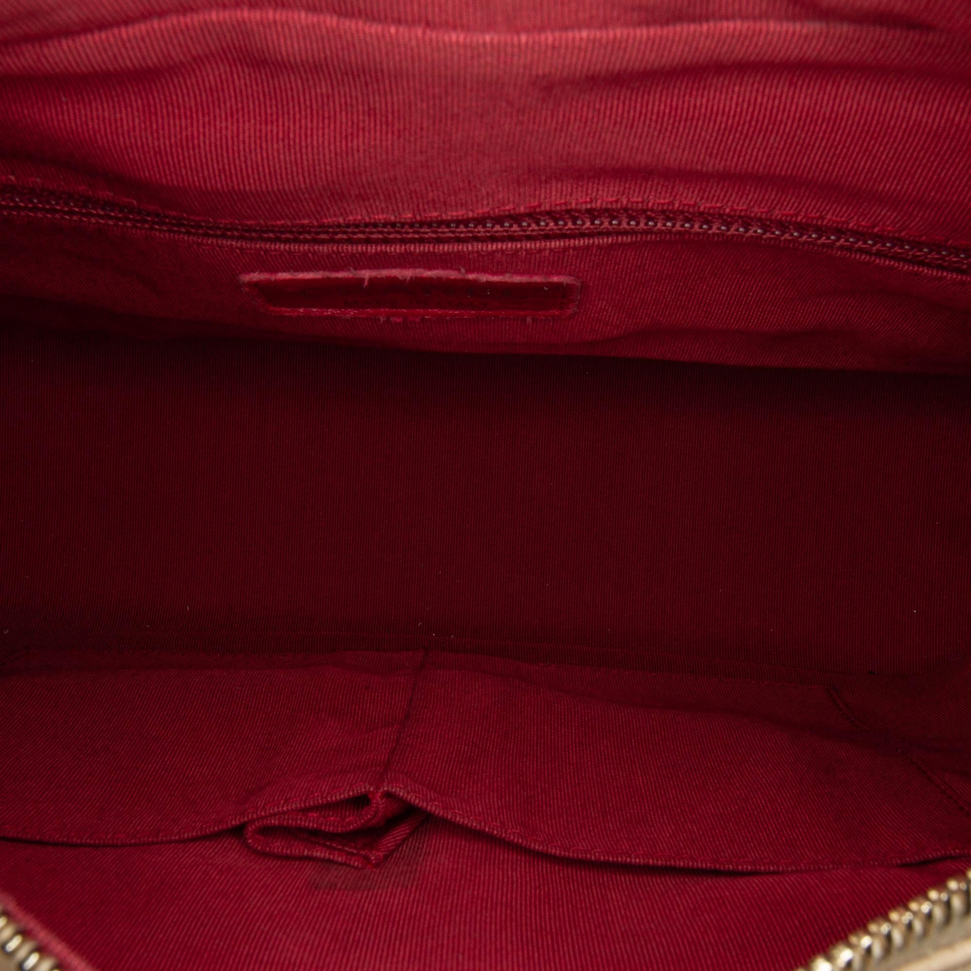 Chanel Medium Lambskin Gabrielle Crossbody (SHG-YK6T6O)