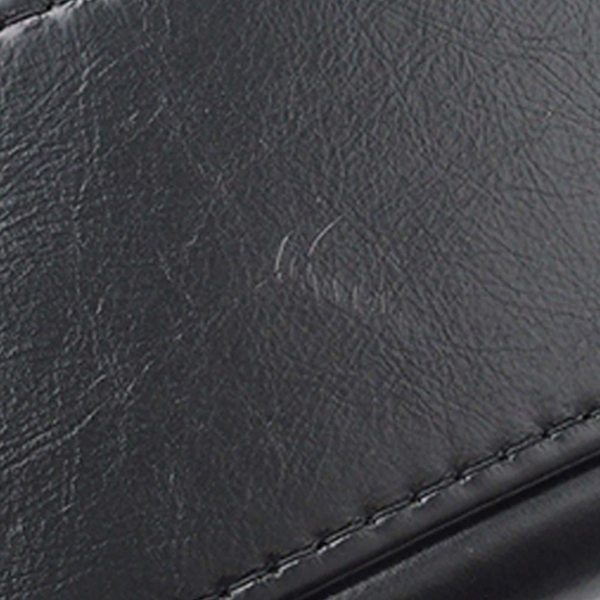 Chanel Medium Lambskin Gabrielle Crossbody (SHG-STdrlE)