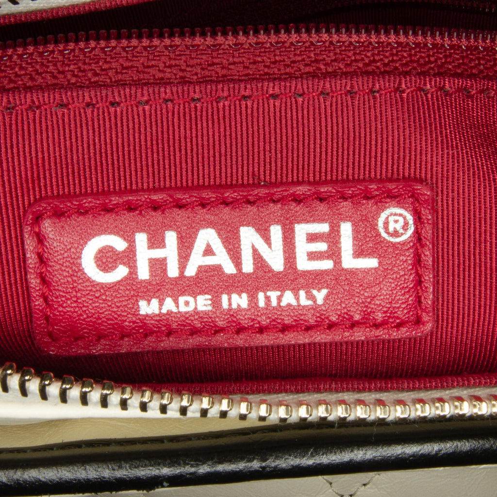Chanel Medium Lambskin Gabrielle Crossbody (SHG-KtUNWl)