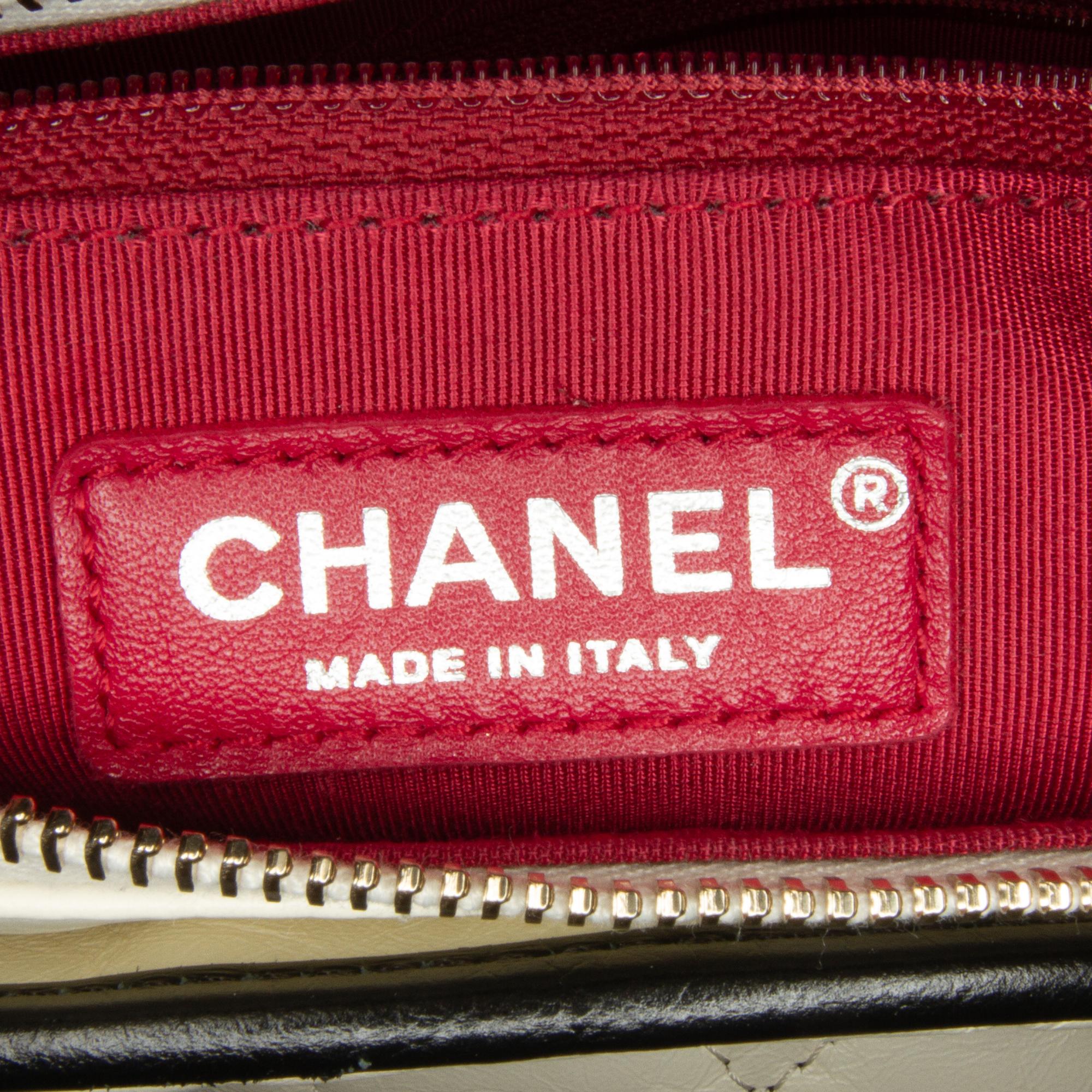 Chanel Medium Lambskin Gabrielle Crossbody (SHG-KtUNWl)
