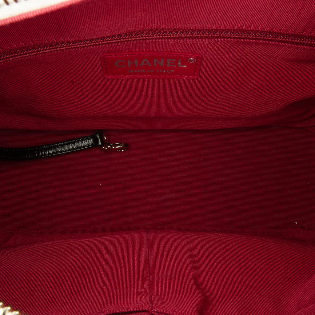Chanel Medium Lambskin Gabrielle Crossbody (SHG-KtUNWl)