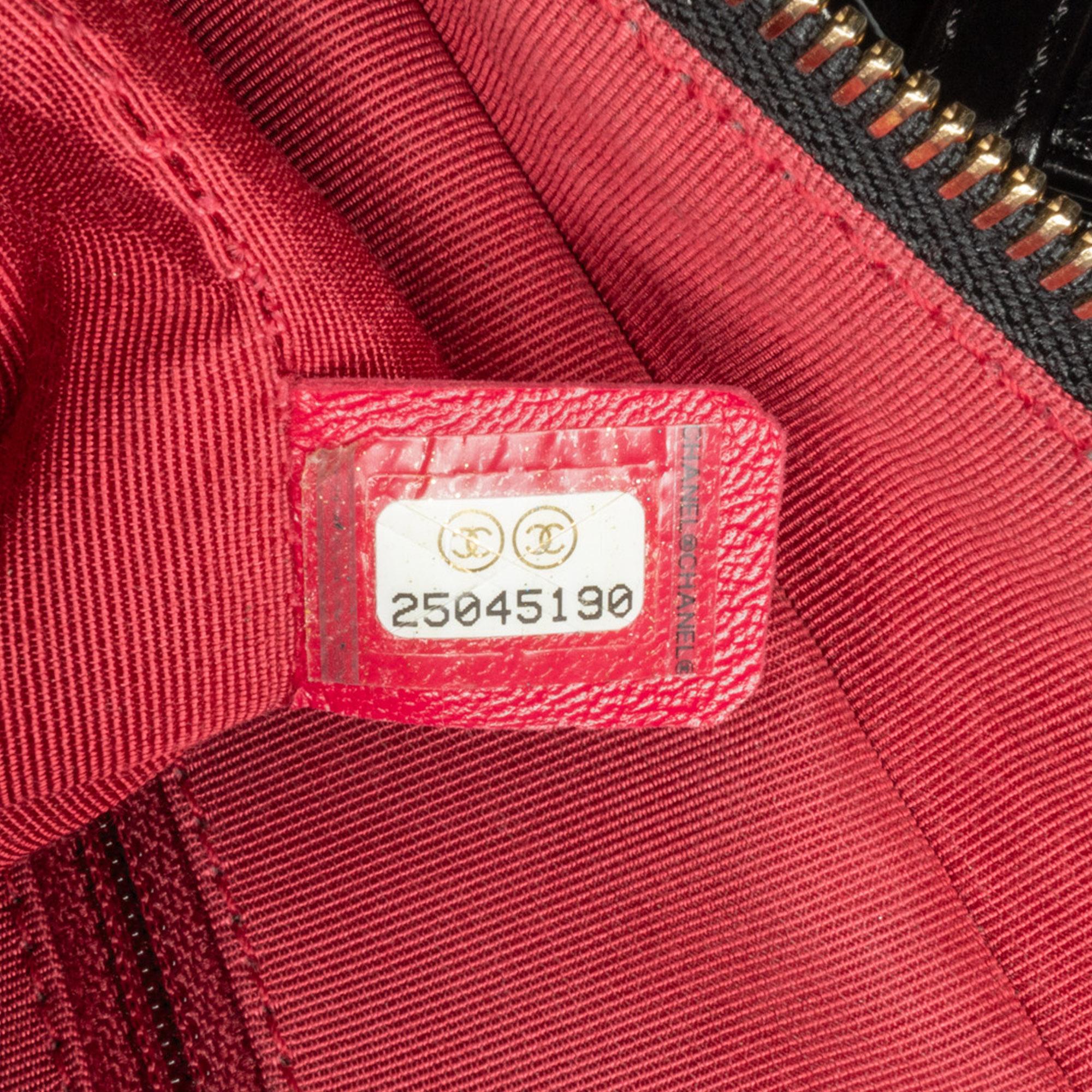 Chanel Medium Lambskin Gabrielle Crossbody (SHG-D85tG6)