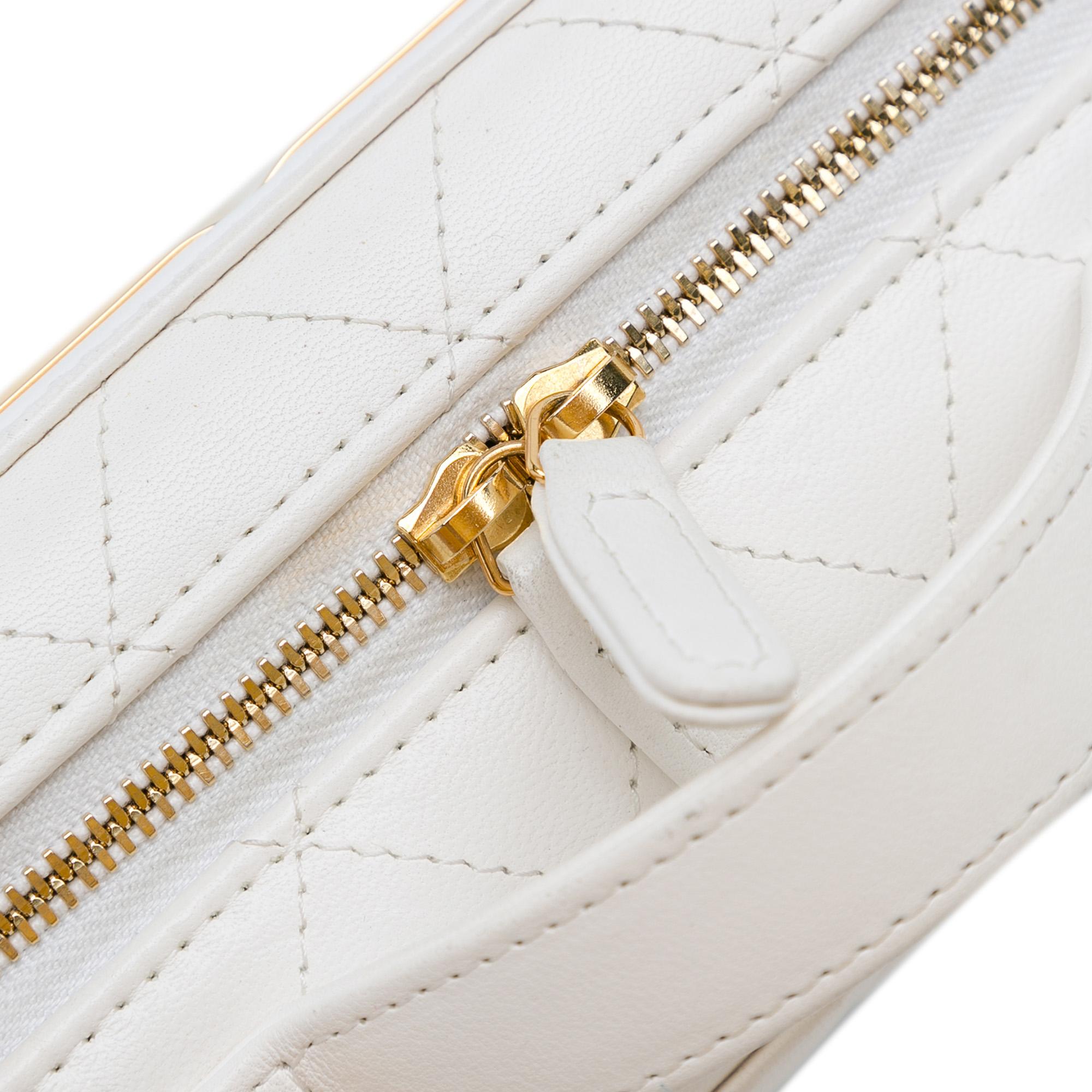 Chanel Medium Lambskin Golden Plate Vanity Case (SHG-c6SzIL)