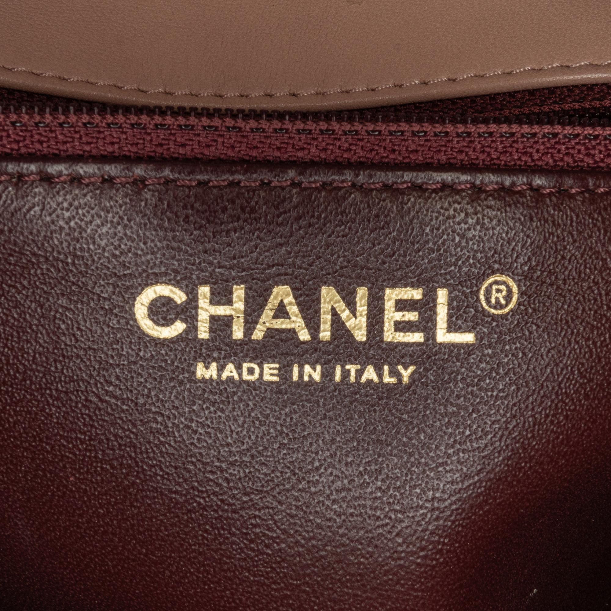 Chanel Medium Lambskin Two Tone Day Flap (SHG-lSZu9P)