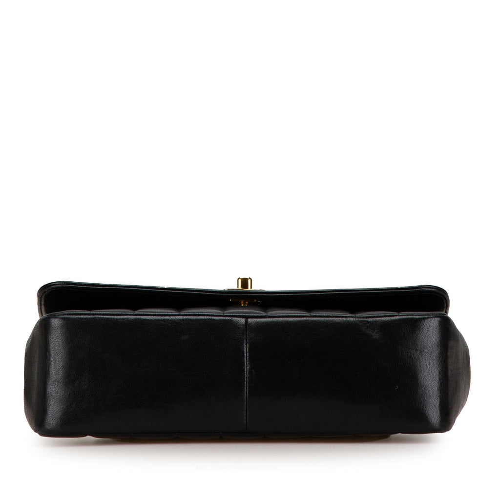 Chanel Medium Lambskin Vertical Border Flap (SHG-t5P50W)