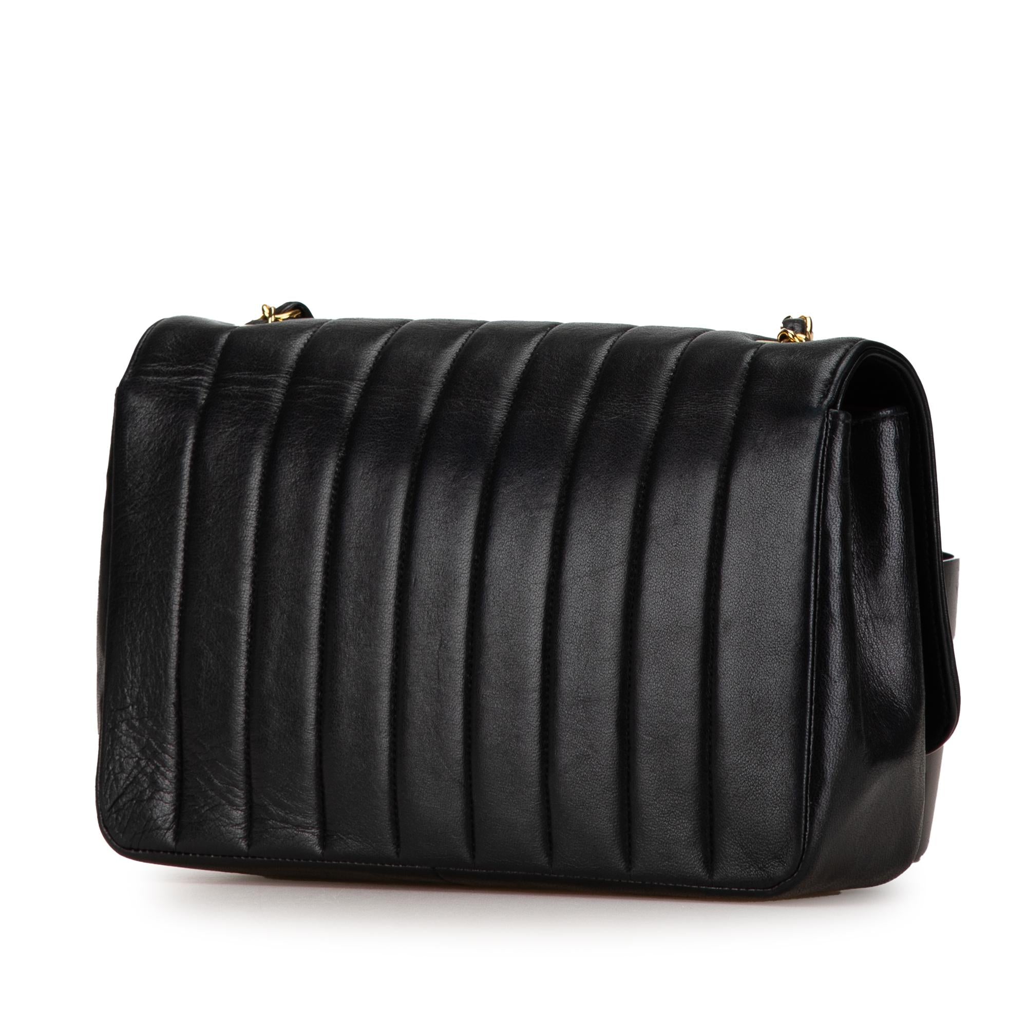 Chanel Medium Lambskin Vertical Border Flap (SHG-t5P50W)