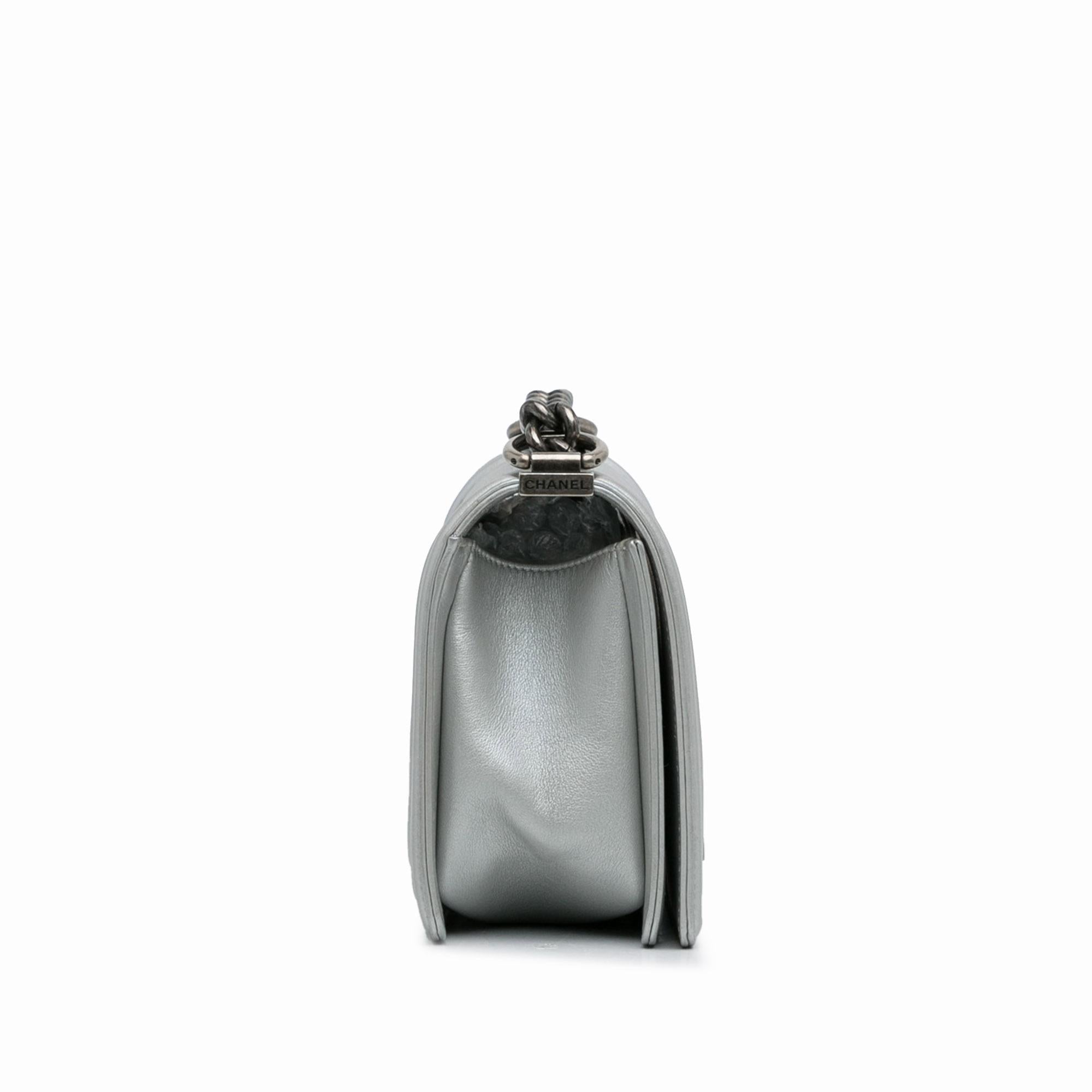 Chanel Medium Metallic Boy Flap (SHG-xCkeOz)