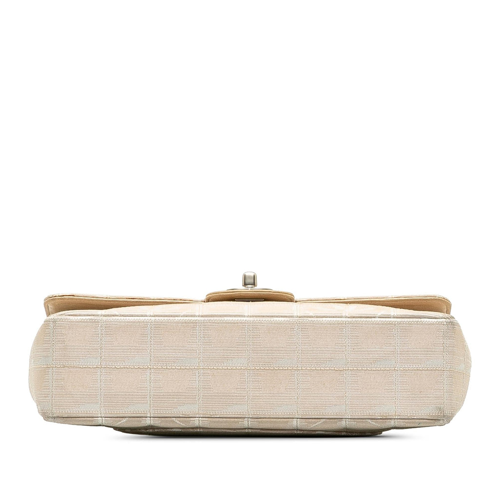 Chanel Medium New Travel Line Classic Flap Single (SHG-hou8eK)