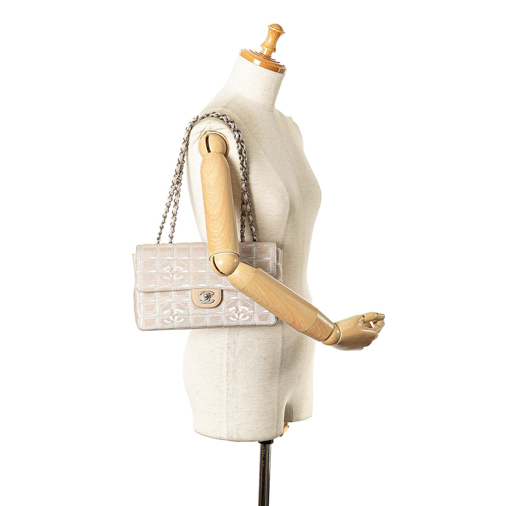 Chanel Medium New Travel Line Classic Single Flap (SHG-TkRuDA)