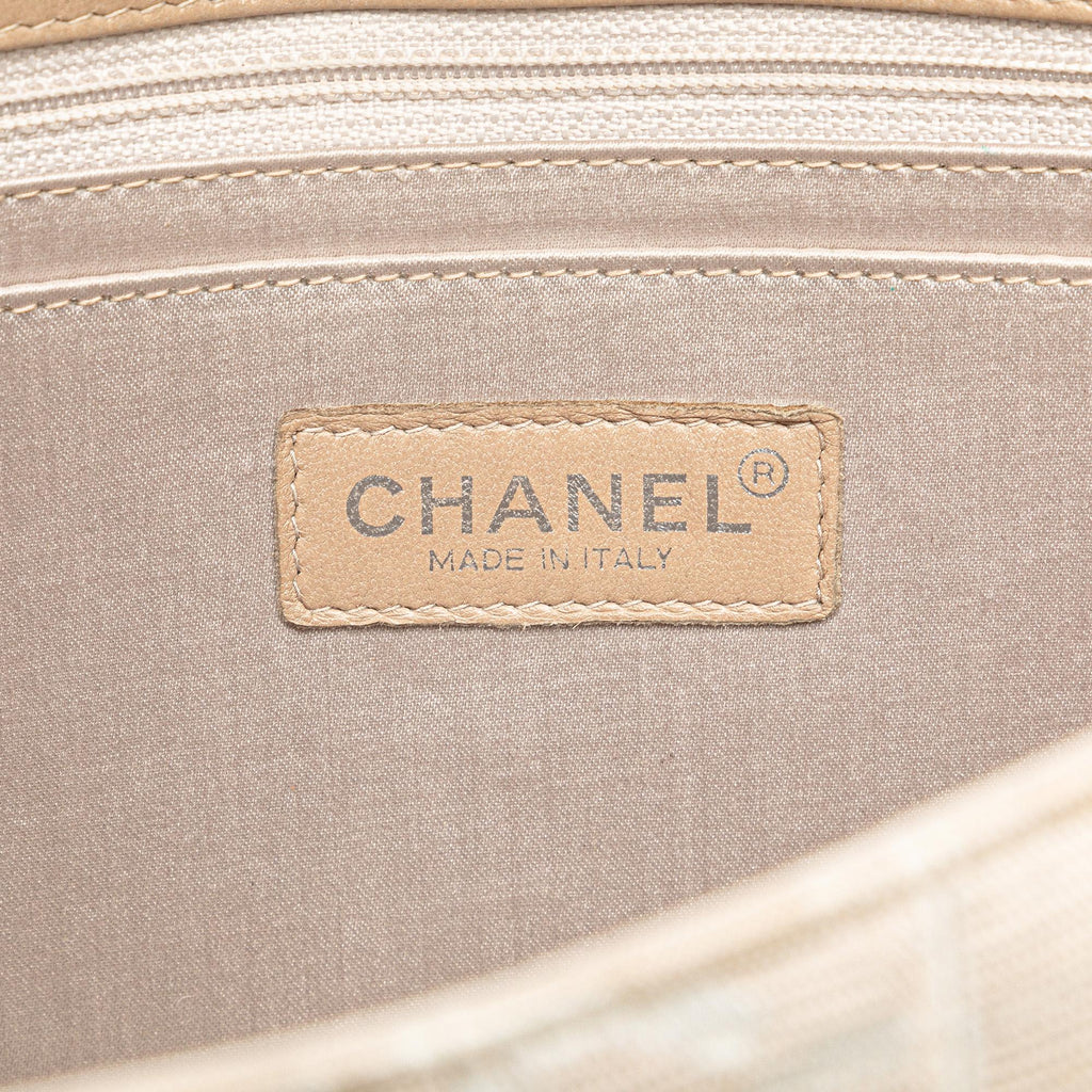 Chanel Medium New Travel Line Classic Single Flap (SHG-cuFSag)