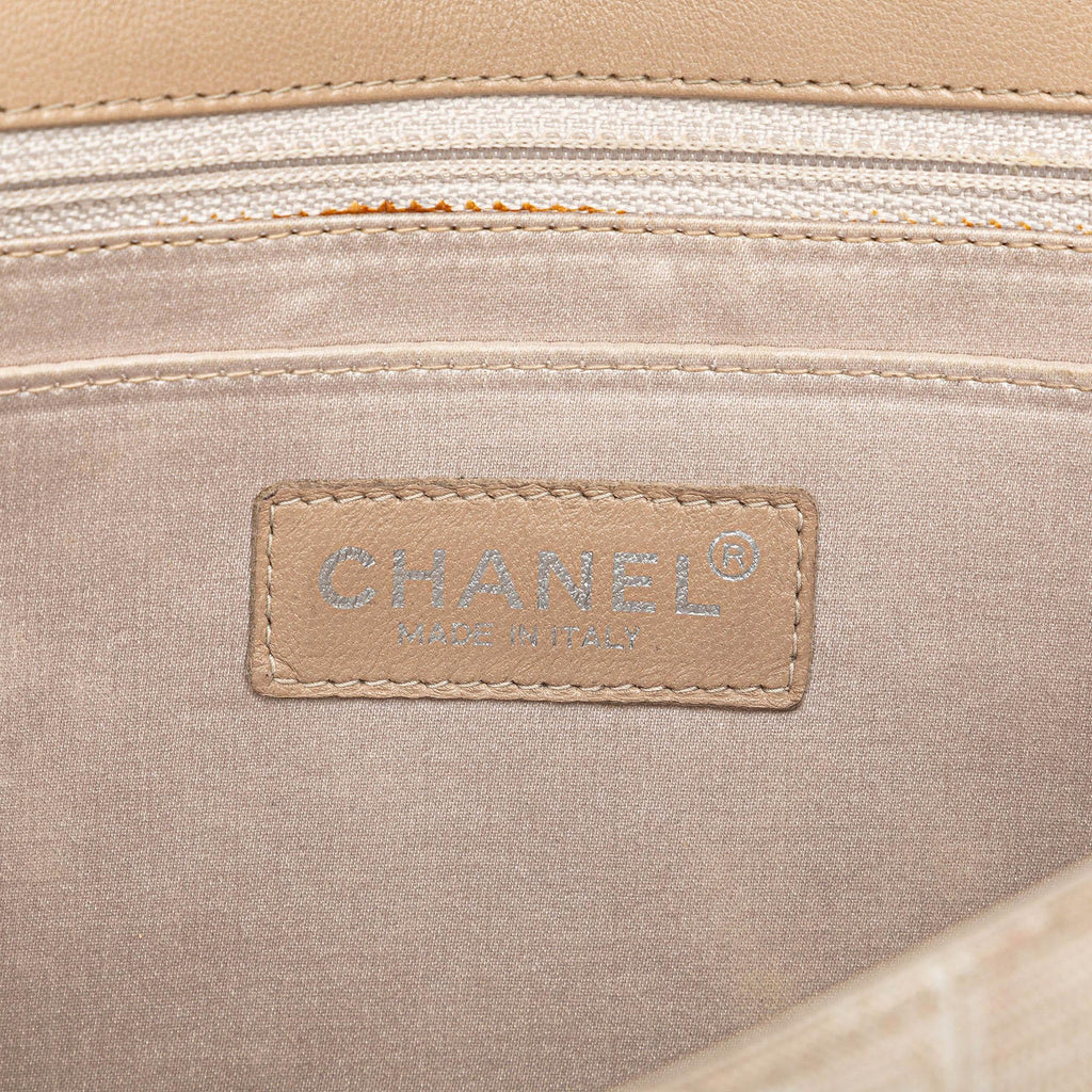 Chanel Medium New Travel Line Single Flap (SHG-IttVyX)