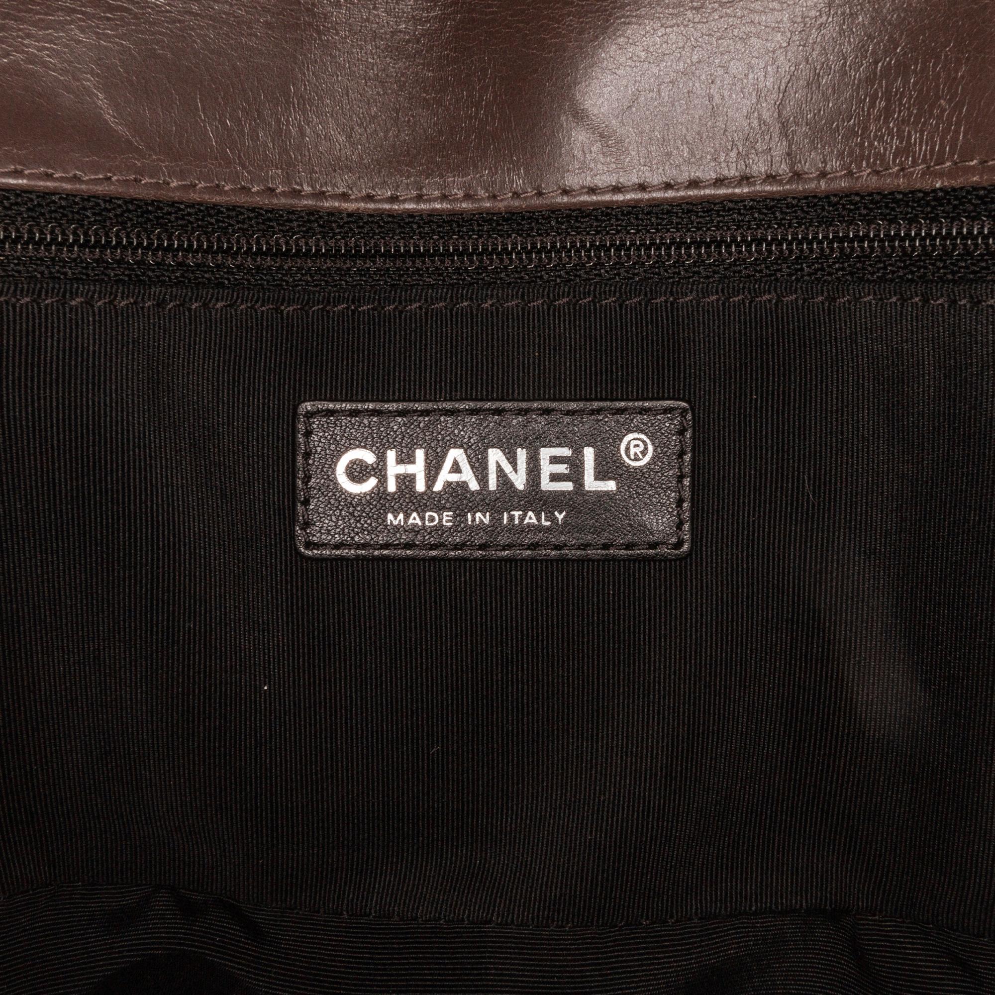 Chanel Medium Original Clasp Boy Bag (SHG-NdhCdS)