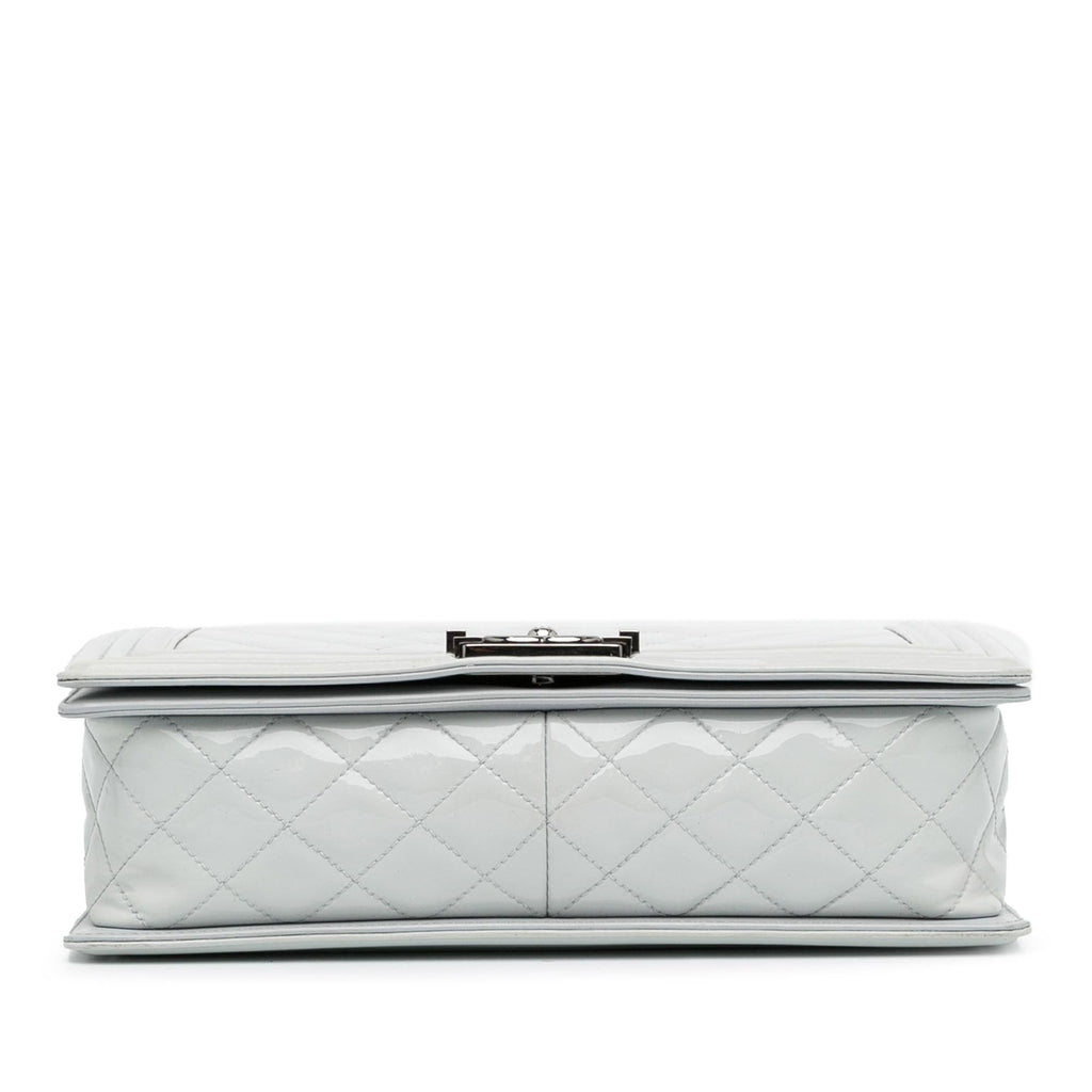 Chanel Medium Patent Boy Flap (SHG-xNr2HC)