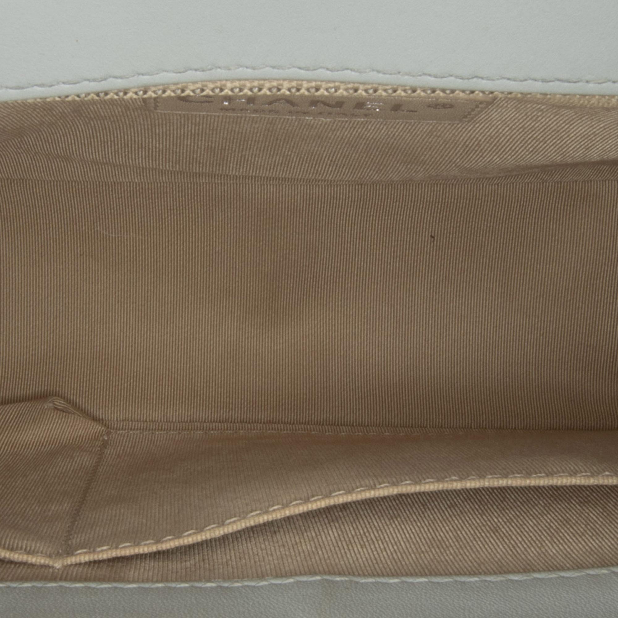 Chanel Medium Patent Boy Flap (SHG-C0XBaJ)