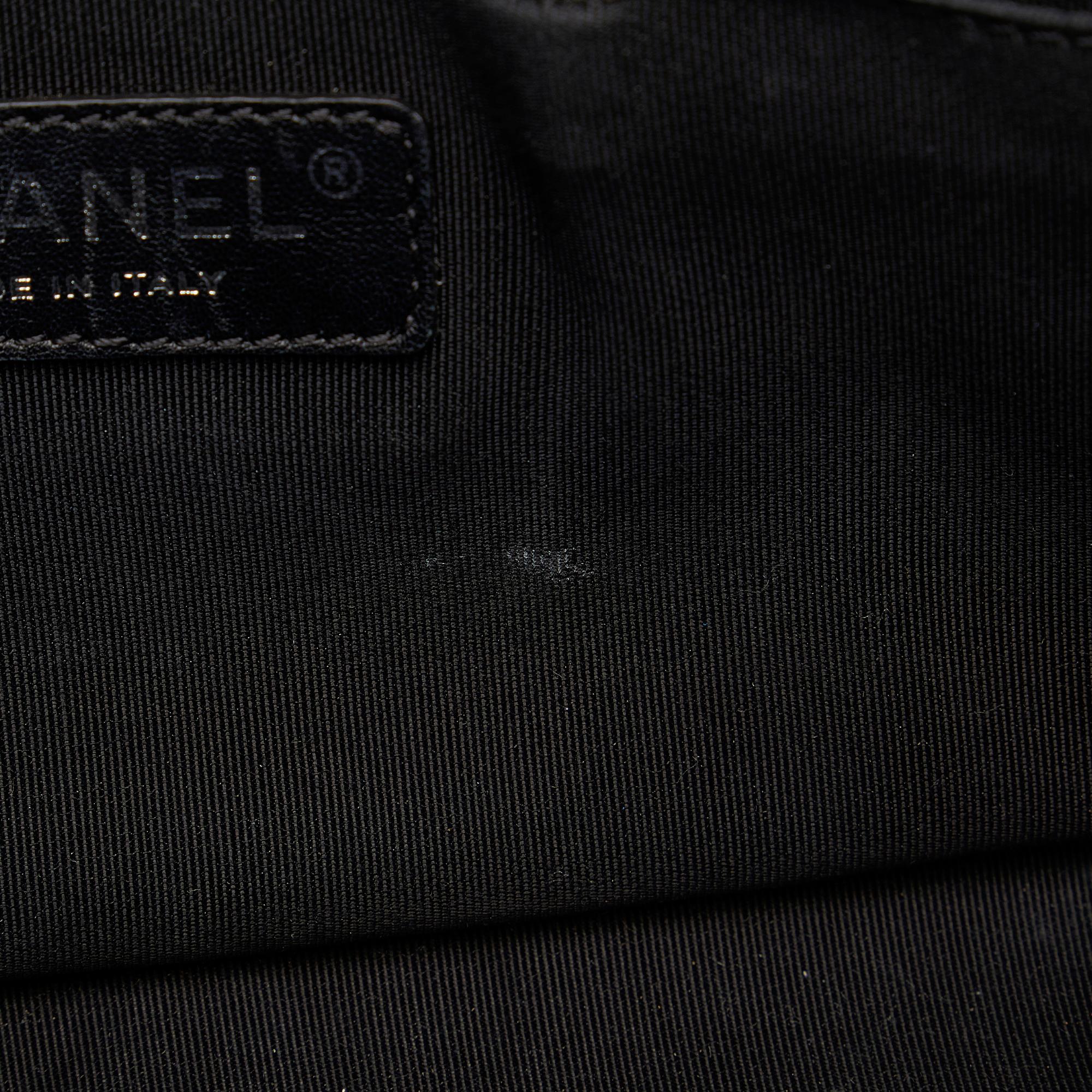Chanel Medium Patent Boy Plexiglass Crossbody Bag (SHG-MIDfdG)