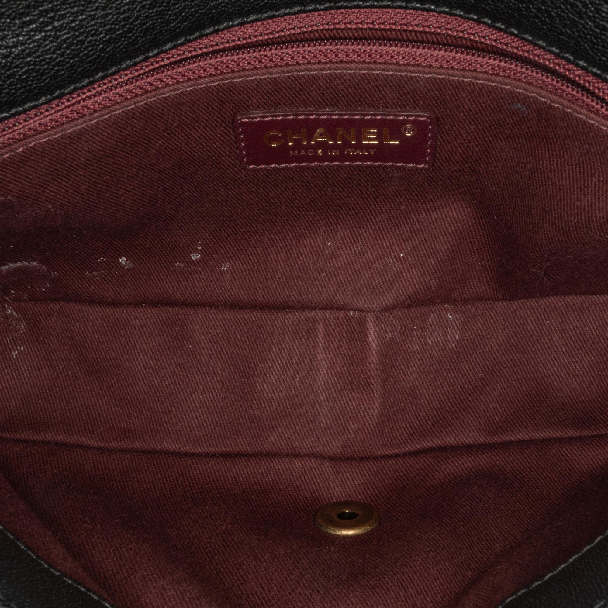 Chanel Medium Patent Goatskin CC Eyelet Flap (SHG-Xldzli)