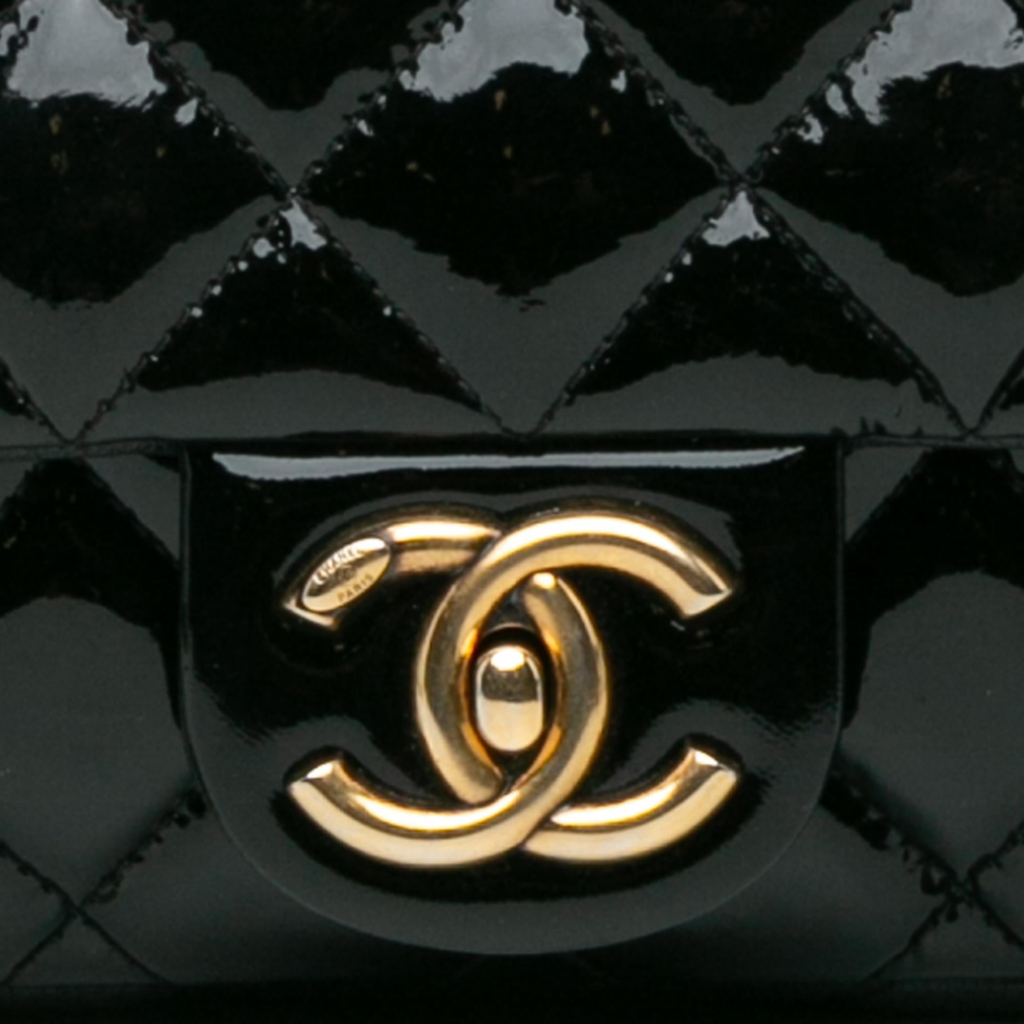 Chanel Medium Patent Goatskin CC Eyelet Flap (SHG-Xldzli)