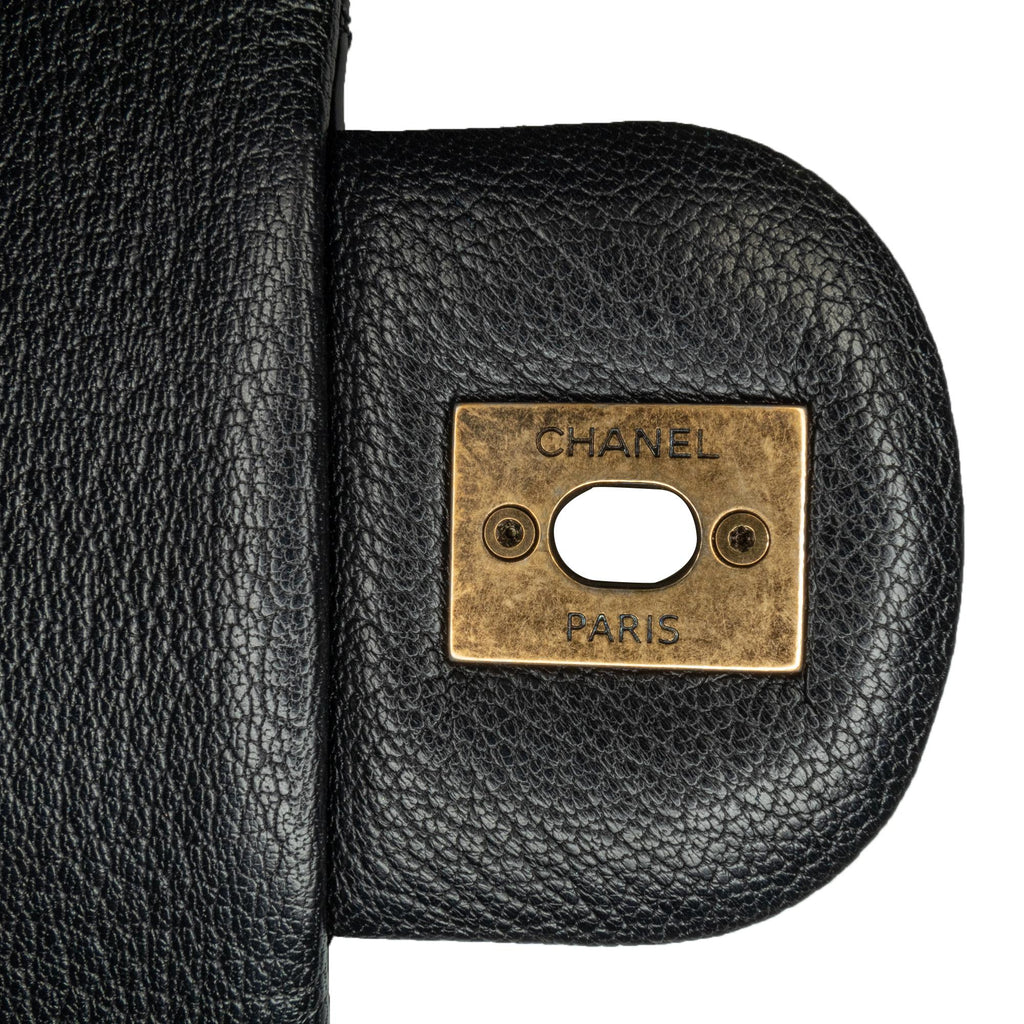Chanel Medium Patent Goatskin CC Eyelet Flap (SHG-Xldzli)