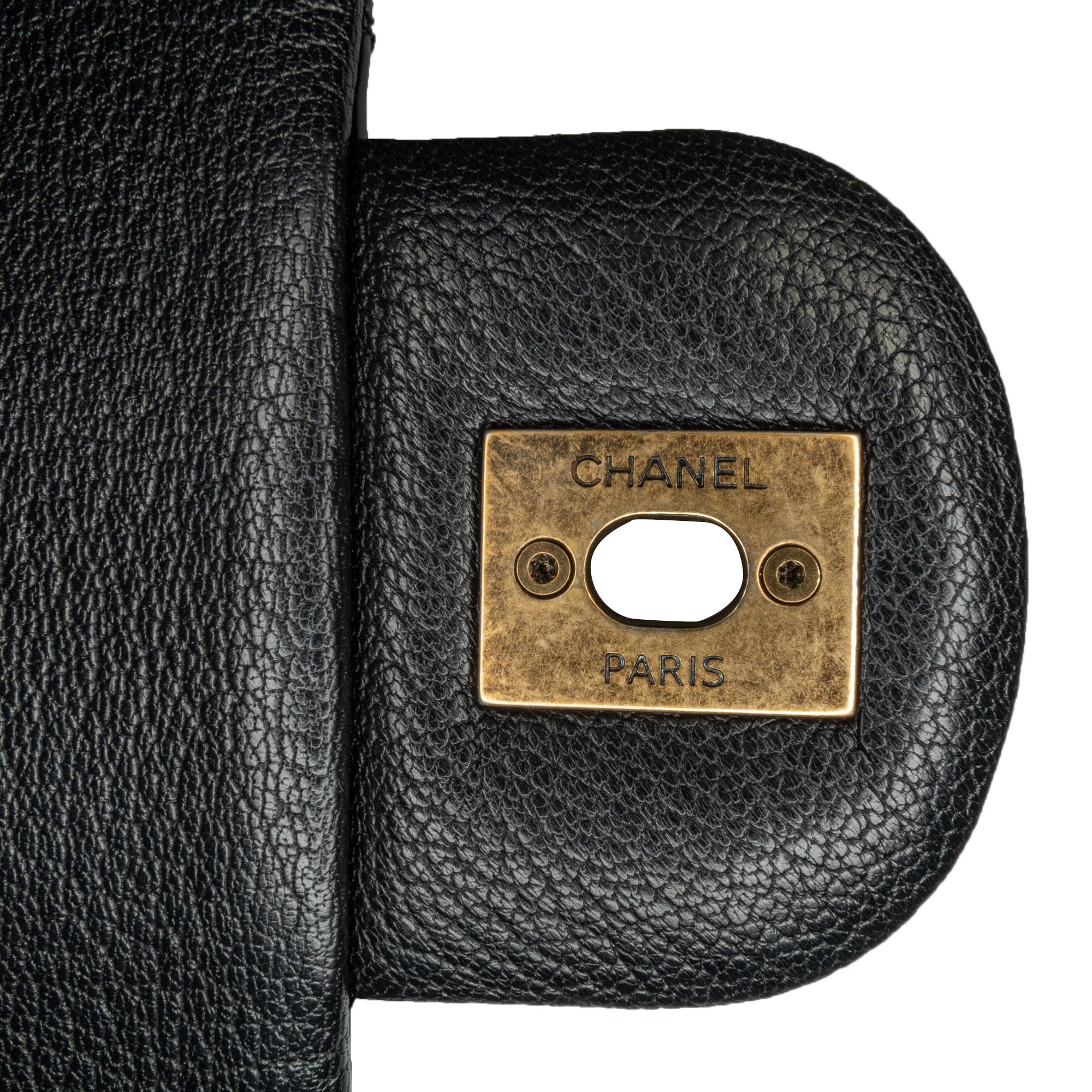 Chanel Medium Patent Goatskin CC Eyelet Flap (SHG-Xldzli)