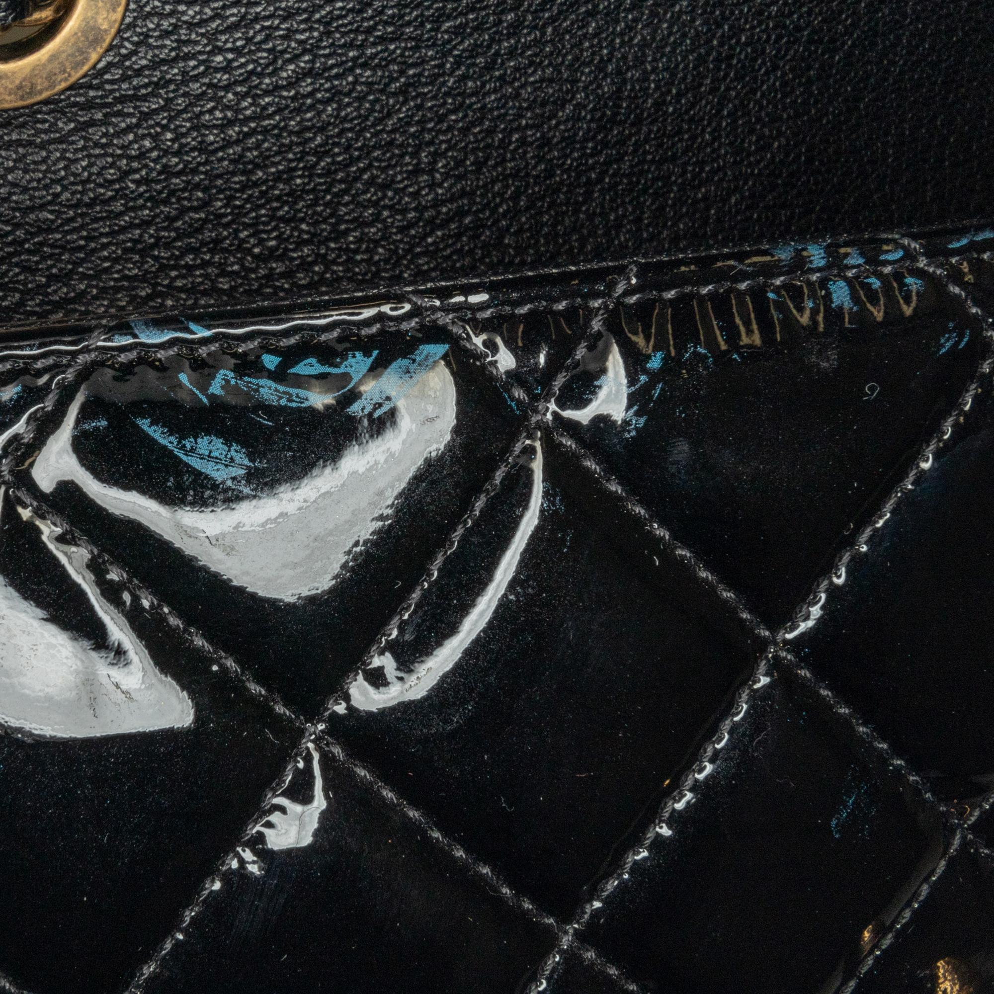 Chanel Medium Patent Goatskin CC Eyelet Flap (SHG-Xldzli)