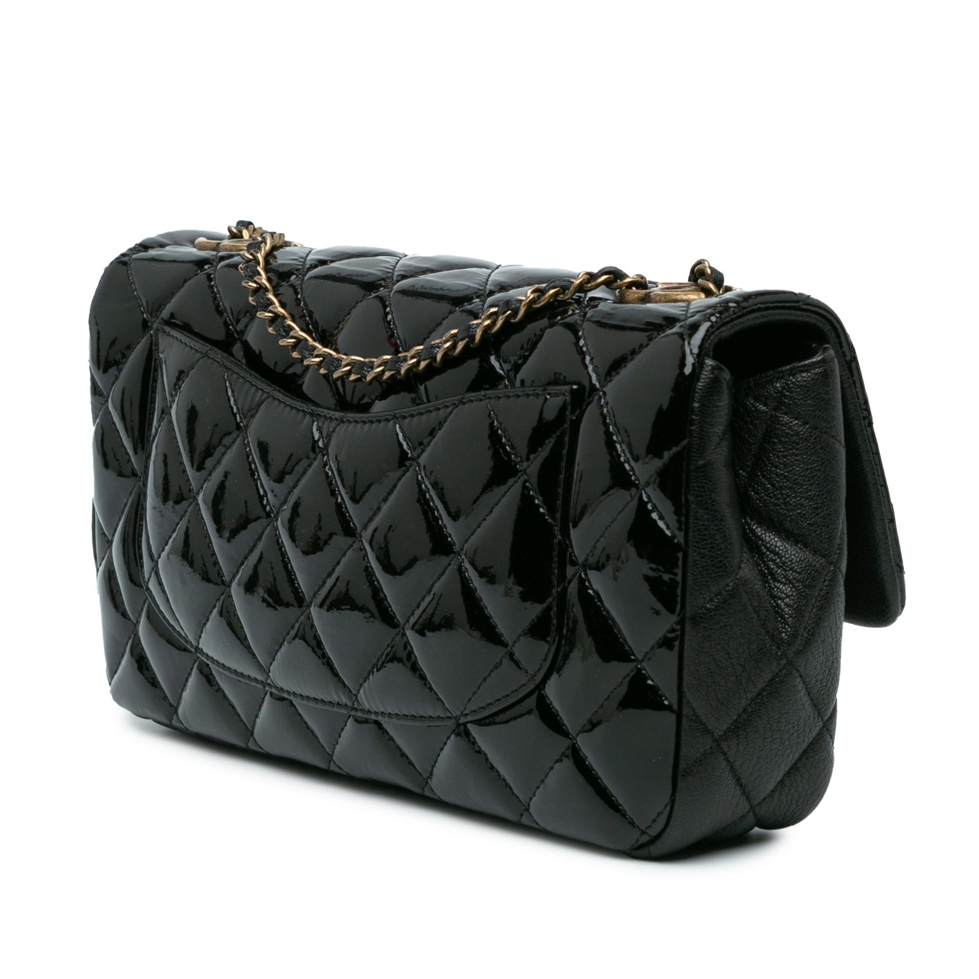 Chanel Medium Patent Goatskin CC Eyelet Flap (SHG-Xldzli)