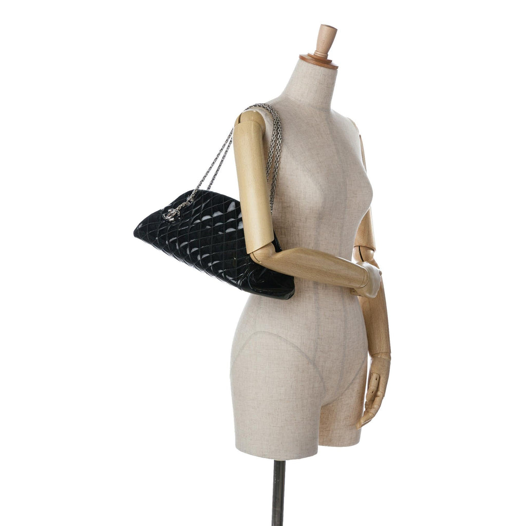 Chanel Medium Patent Just Mademoiselle Shoulder Bag (SHG-IKOedq)