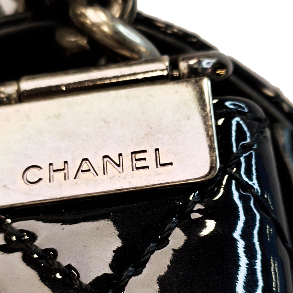 Chanel Medium Patent Reverso Boy Flap (SHG-xCR0zI)