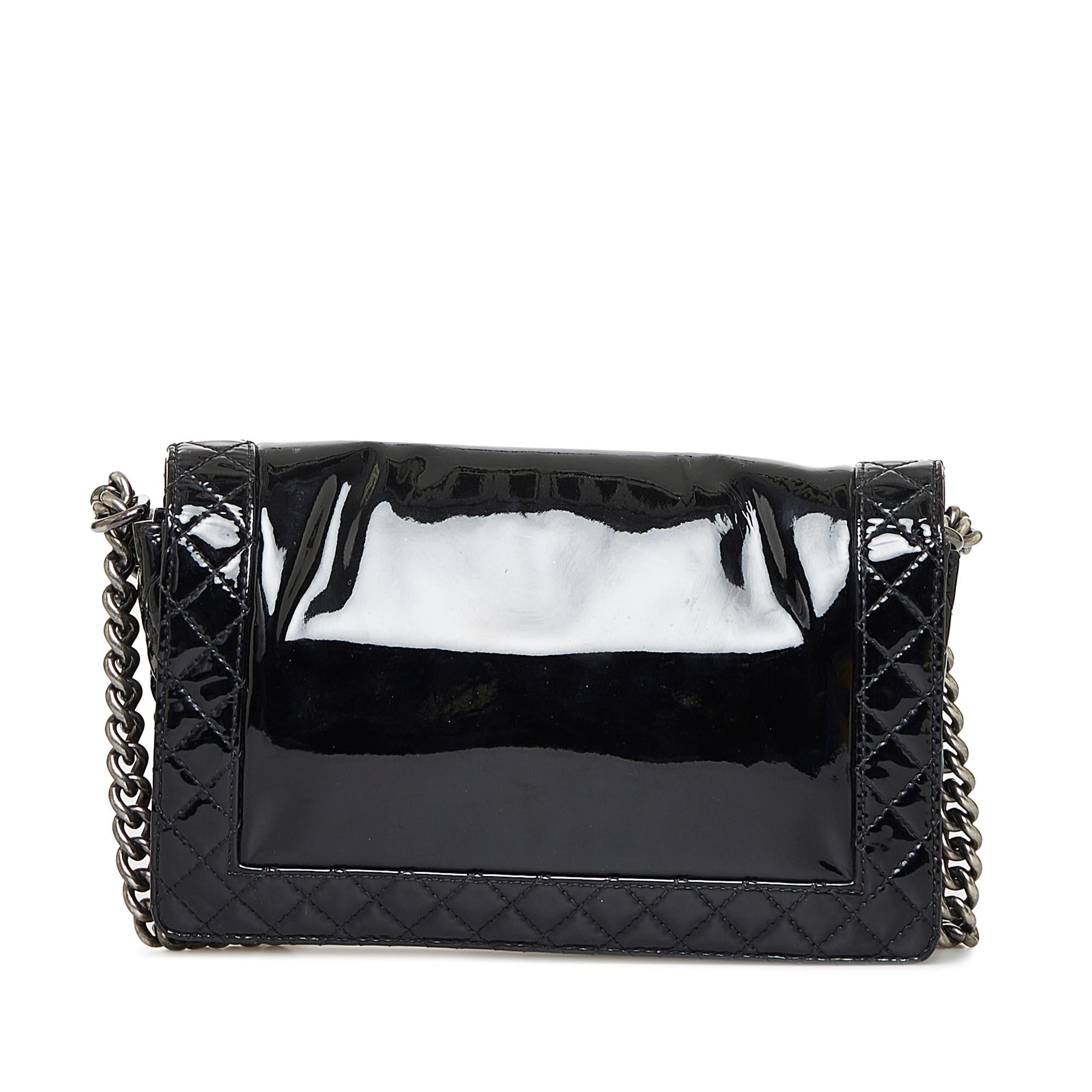 Chanel Medium Patent Reverso Boy Flap (SHG-BSgc9J)