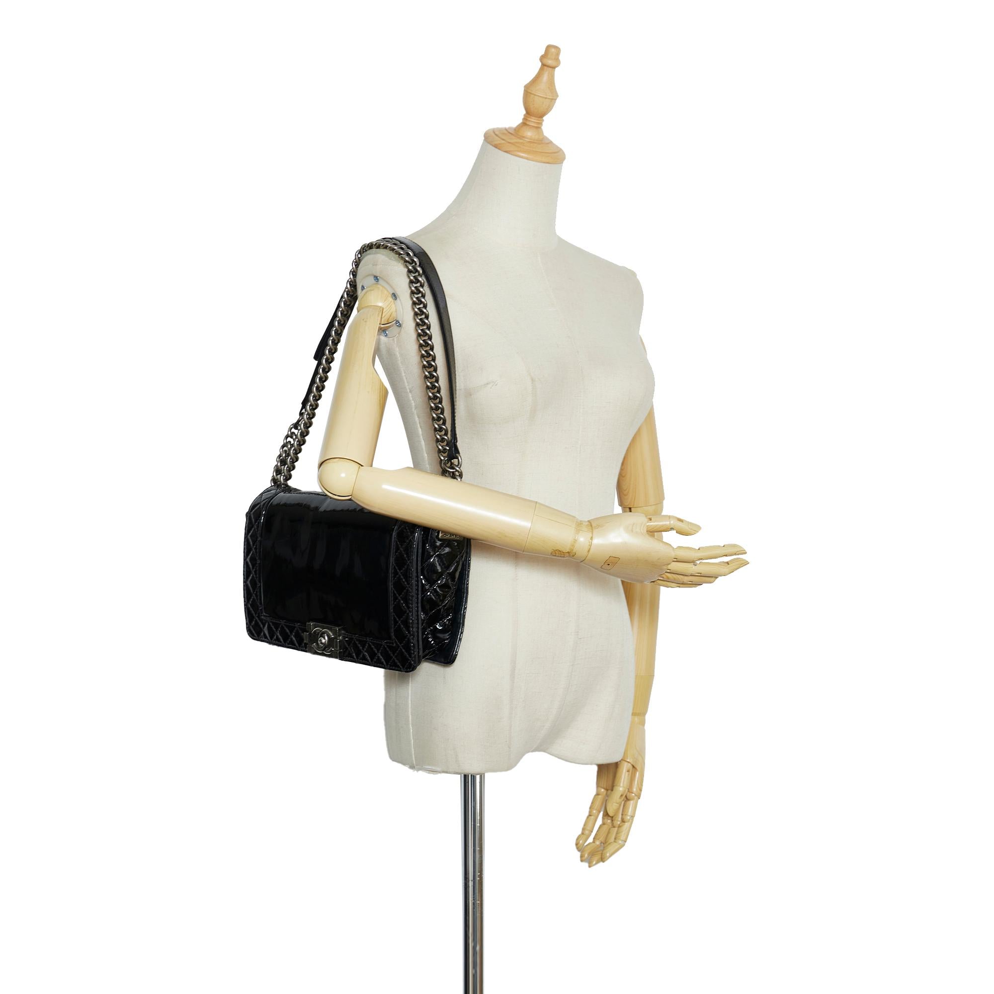 Chanel Medium Patent Reverso Boy Flap (SHG-BSgc9J)