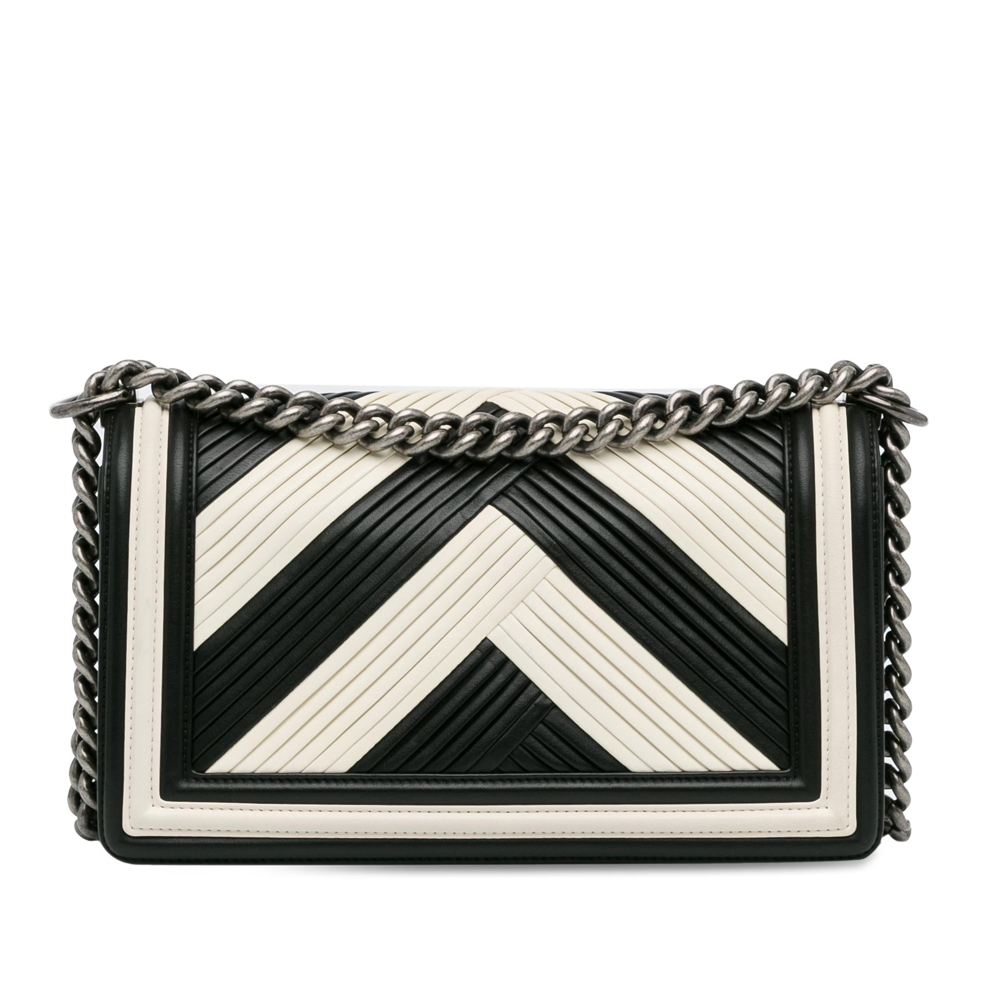 Chanel Medium Pleated Calfskin Boy In Rome Flap (SHG-DQWgfZ)