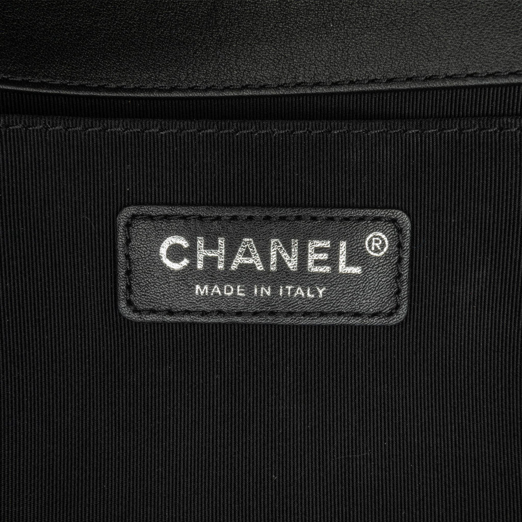 Chanel Medium Pleated Calfskin Boy In Rome Flap (SHG-DQWgfZ)
