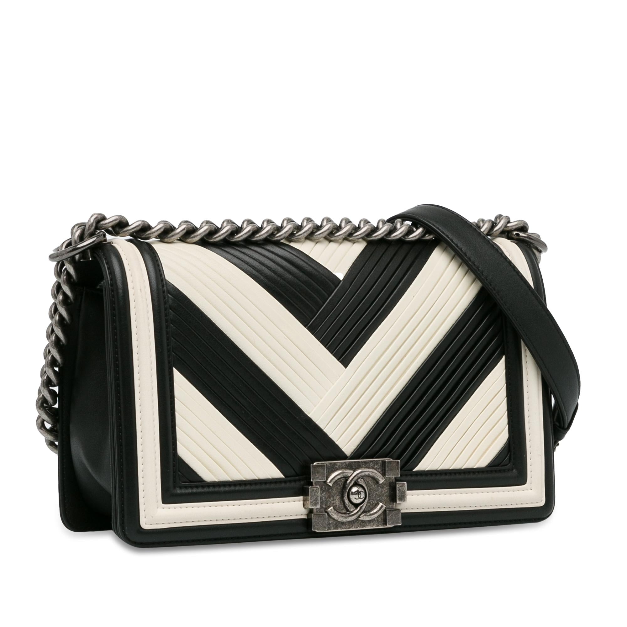 Chanel Medium Pleated Calfskin Boy In Rome Flap (SHG-DQWgfZ)