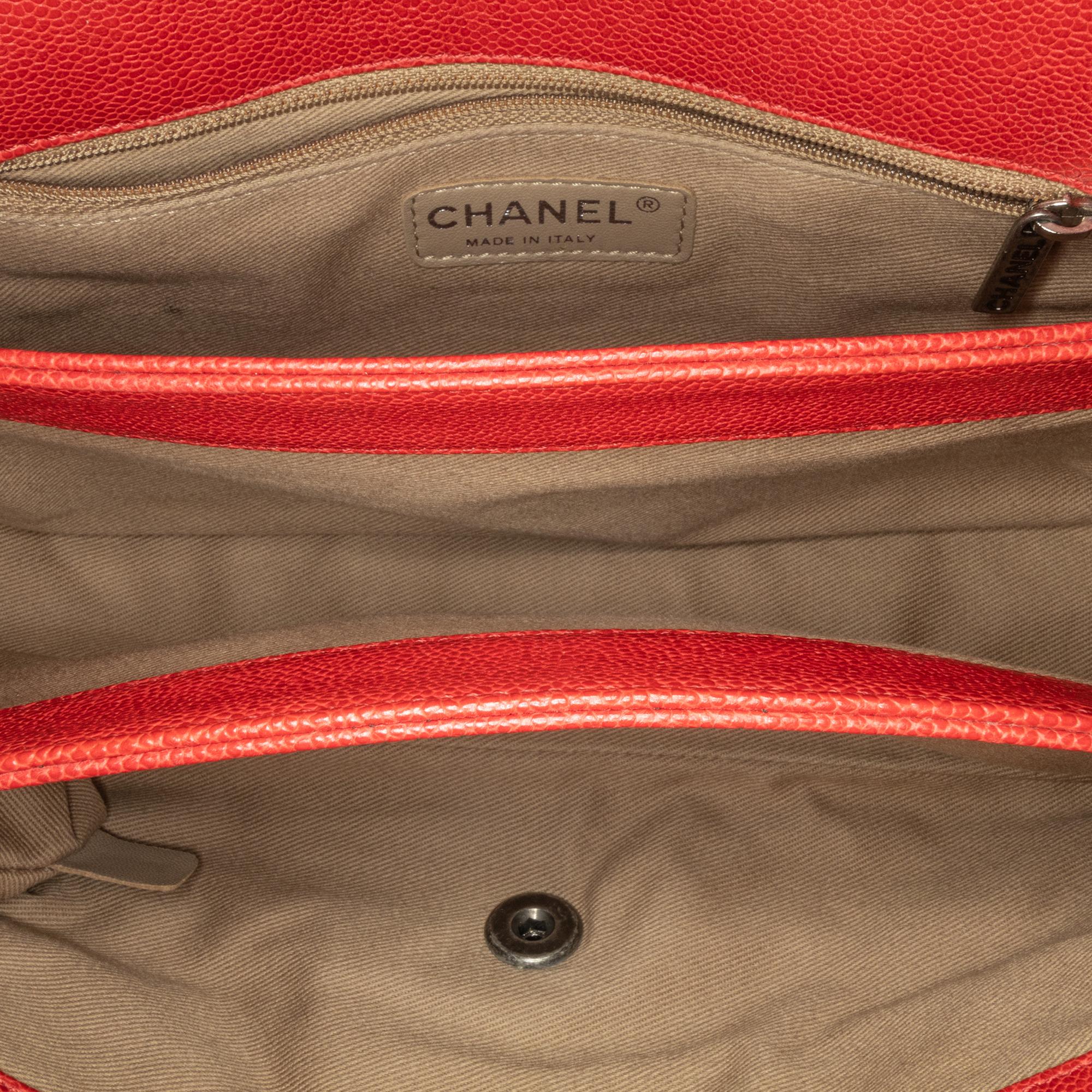 Chanel Medium Quilted Caviar Easy Flap (SHG-z0x1eb)