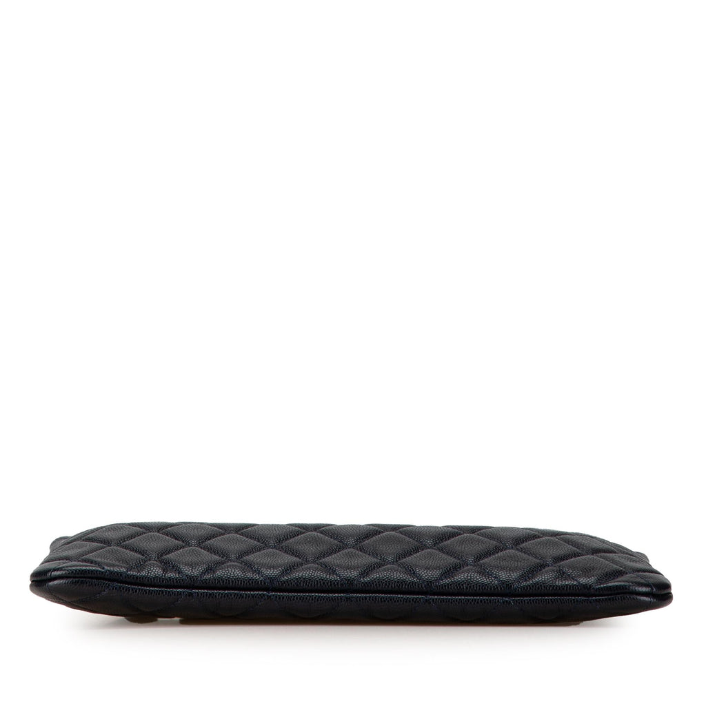 Chanel Medium Quilted Caviar O Case Clutch (SHG-bgRUQW)